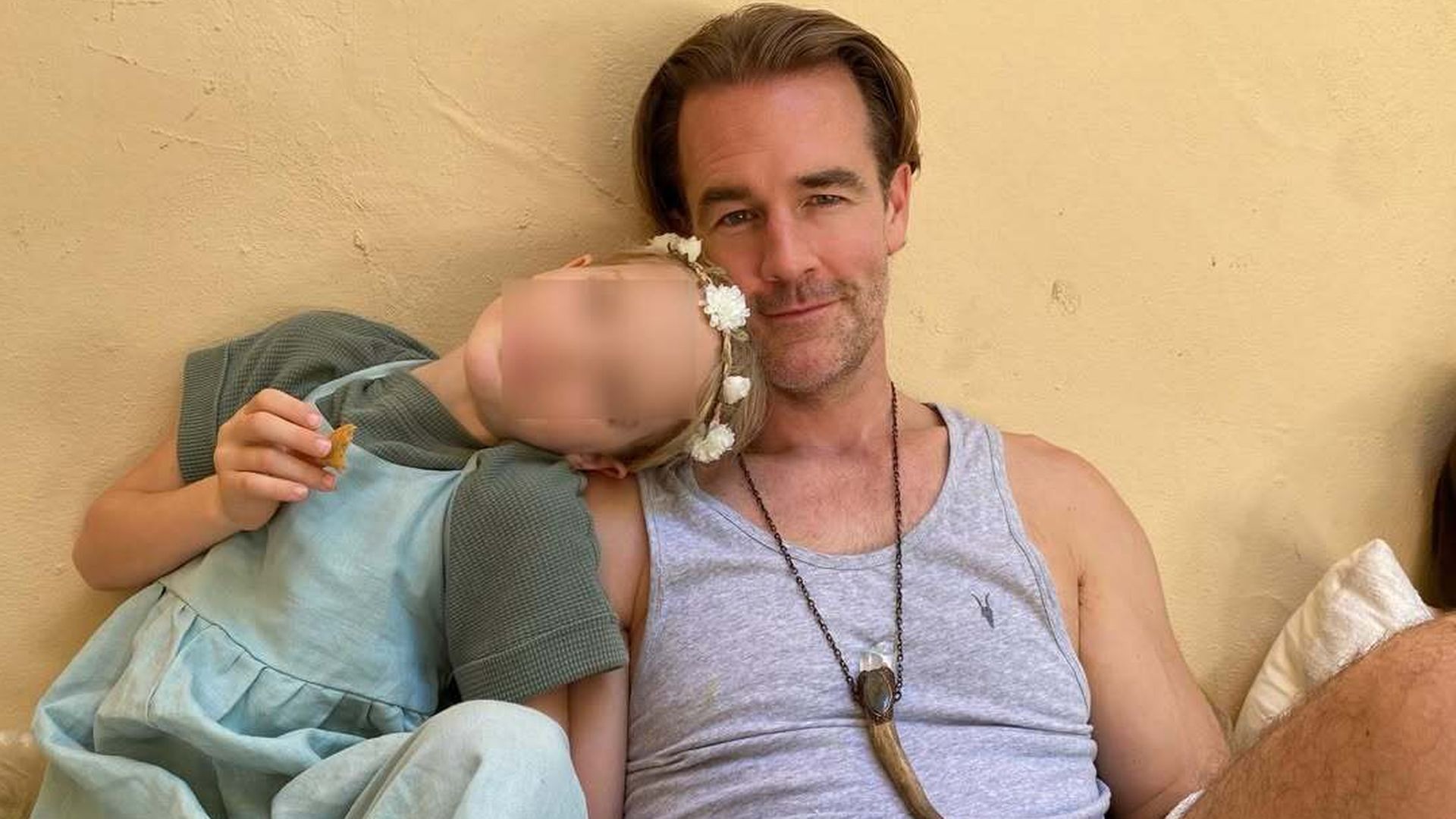 James Van Der Beek con una de sus hijas