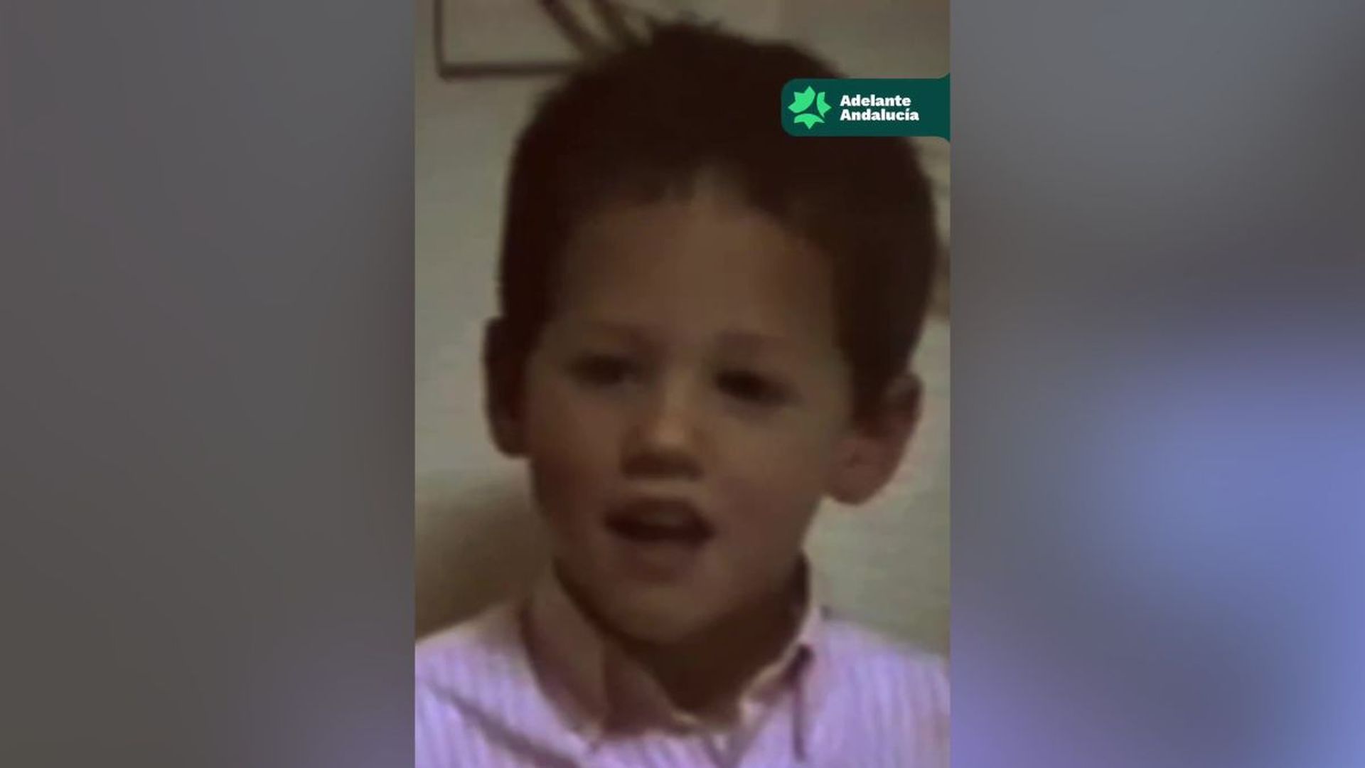 José Ignacio García, candidato de Adelante Andalucía, cantando el himno de Andalucía con cuatro años José Ignacio García, candidato de Adelante Andalucía, cantando el himno de Andalucía con cuatro años