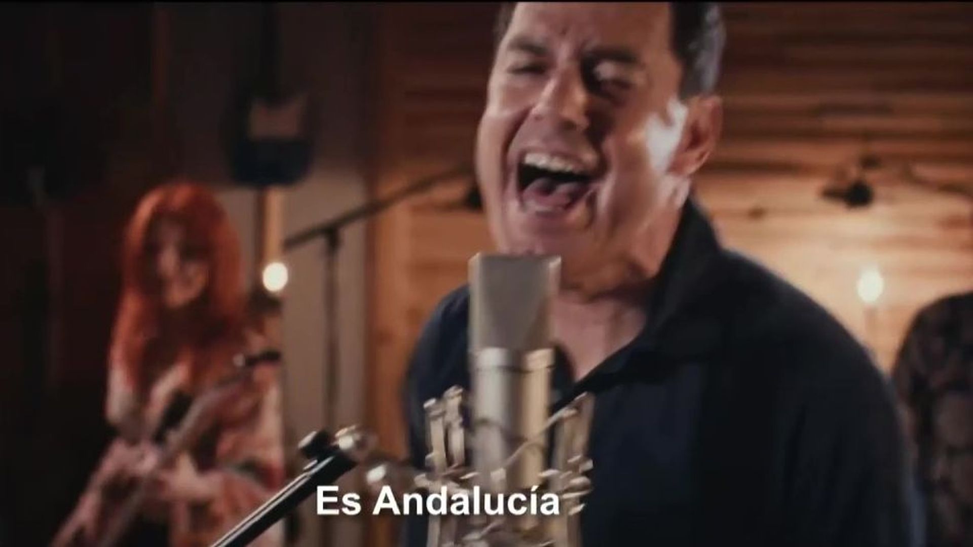 Juanma Moreno se atreve a ponerle música a la campaña del PP en Andalucía: “Tu nombre me suena a fantasía”
