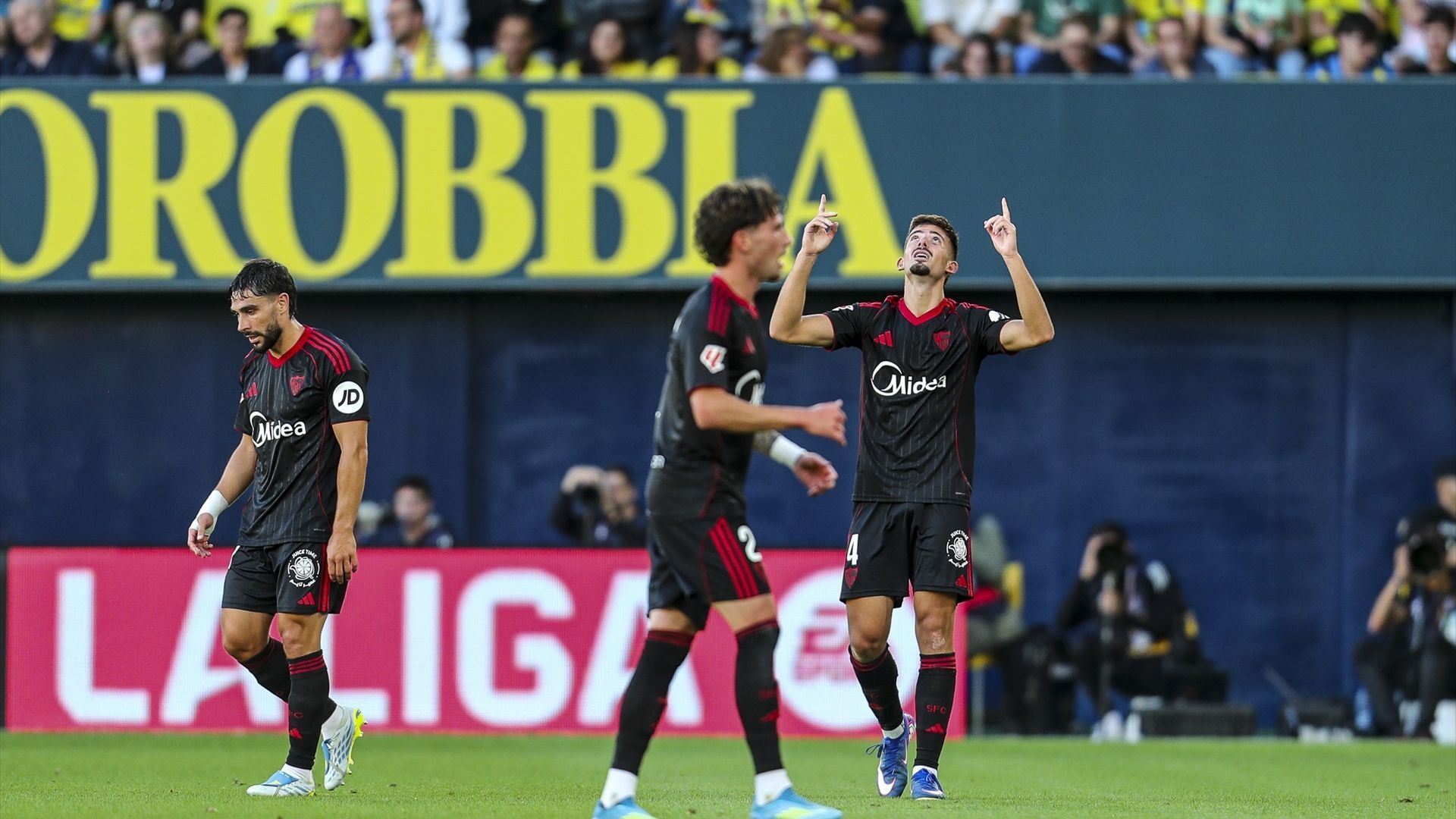 Kike Salas celebra su gol en el Villarreal-Sevilla Kike Salas celebra su gol en el Villarreal-Sevilla