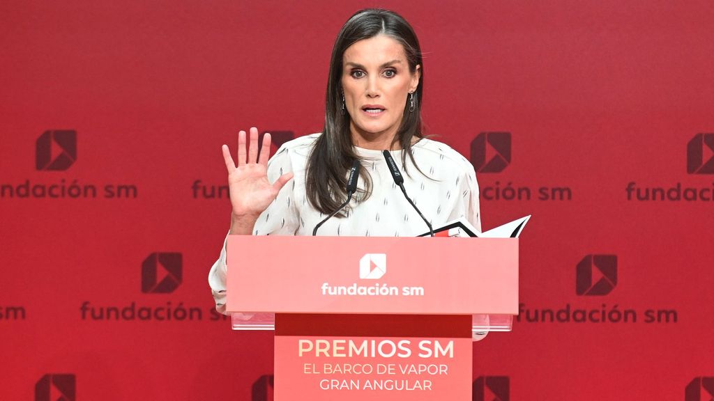 Letizia advierte a las jóvenes sobre las "redes que dan dinero": "Quiero pensar que muchas se lo pensarán antes de adentrarse en ellas"