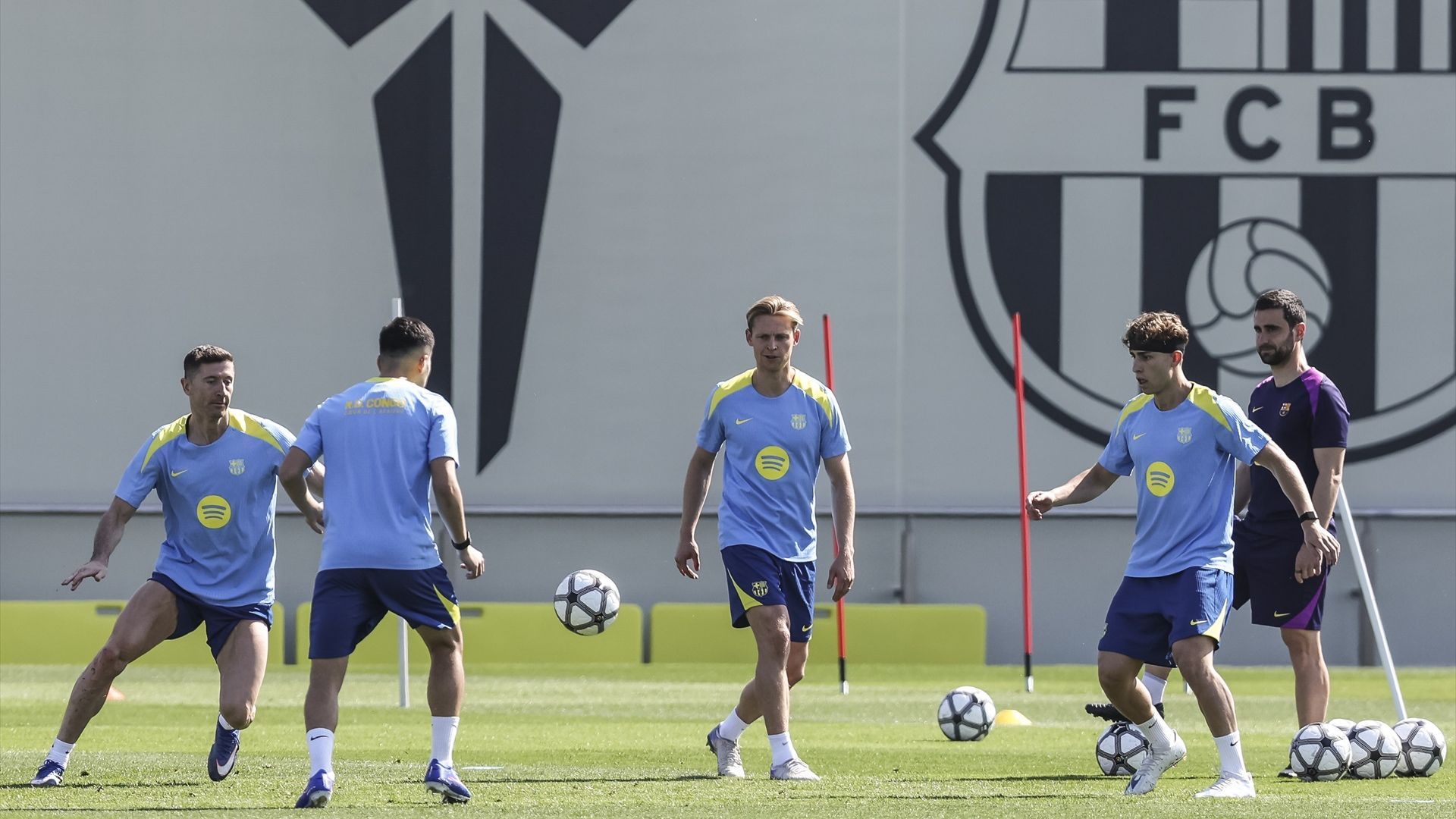 Lewandowski, Frenkie de Jong y Fermín entrenan con el Barcelona Lewandowski, Frenkie de Jong y Fermín entrenan con el Barcelona