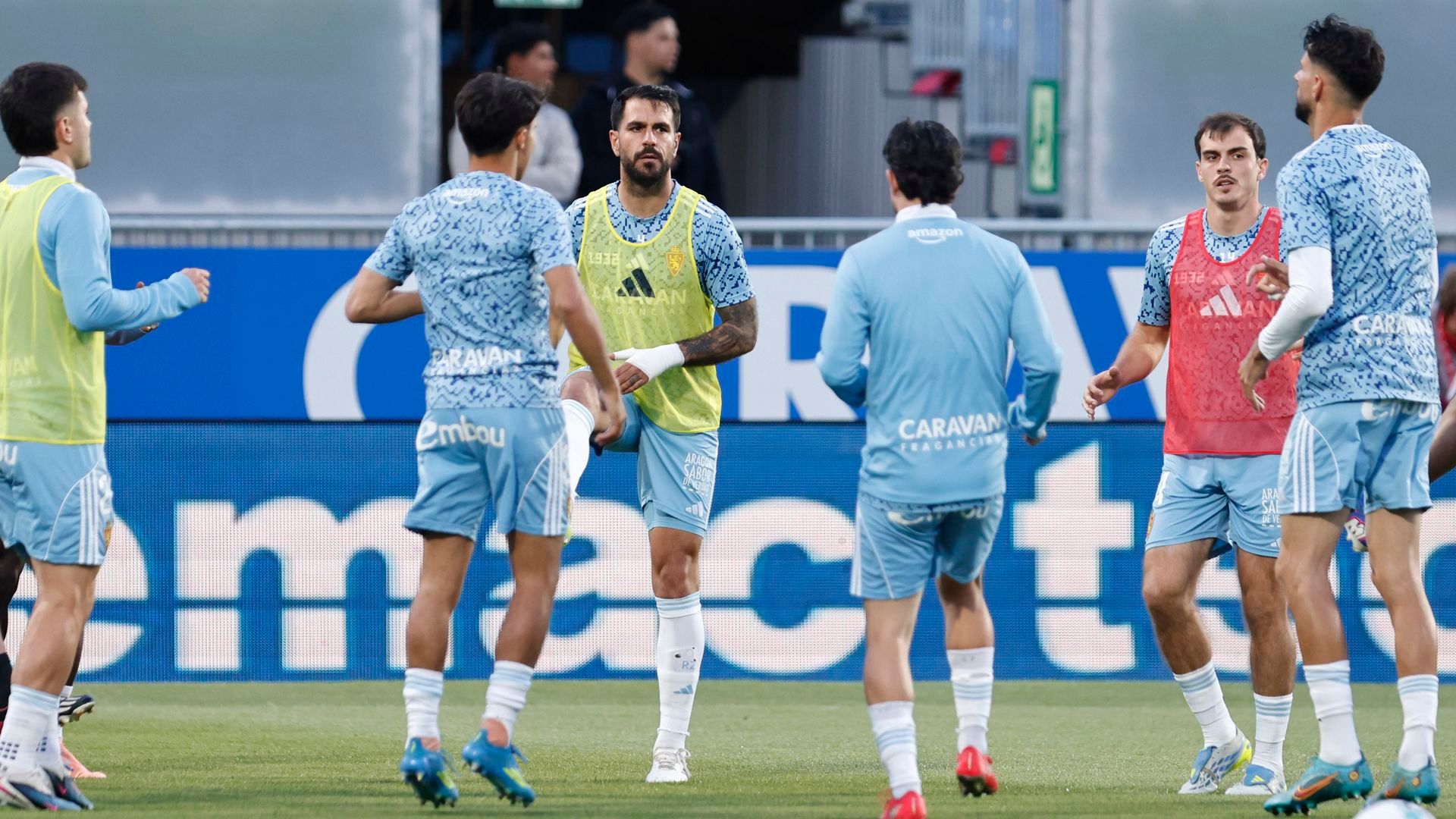 Pablo Insua y Francho Serrano, entre otros, calientan con el Real Zaragoza