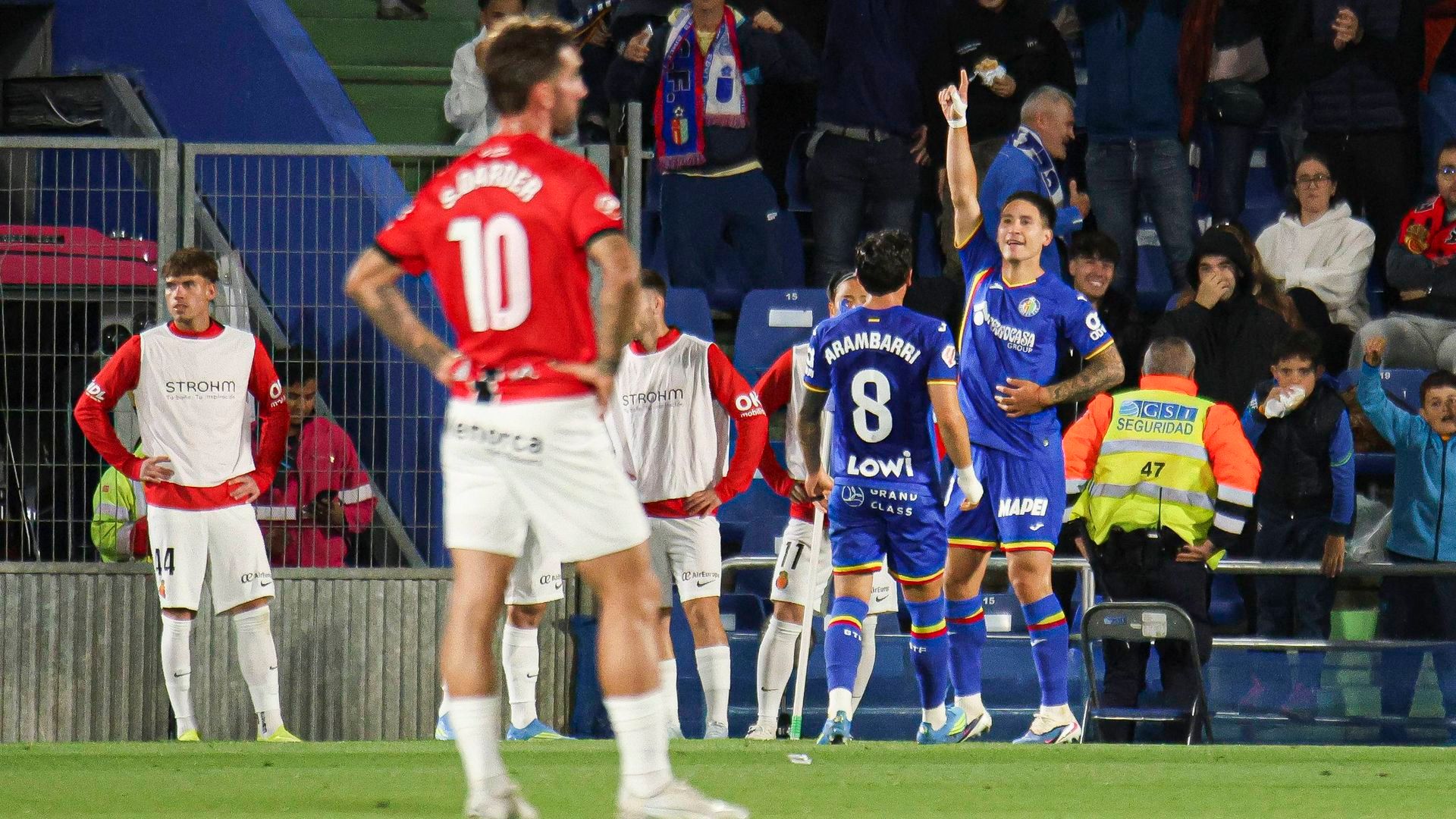 Satriano celebra uno de los goles ante el Mallorca