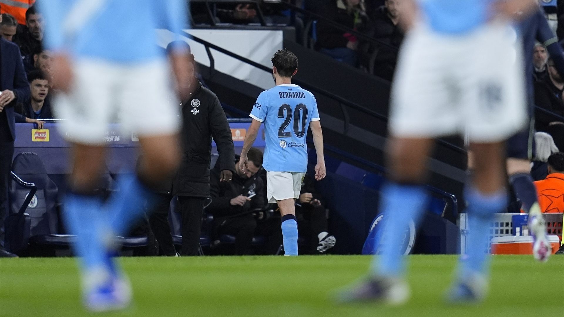 Bernardo Silva sale del terreno de juego en el Manchester City Bernardo Silva sale del terreno de juego en el Manchester City