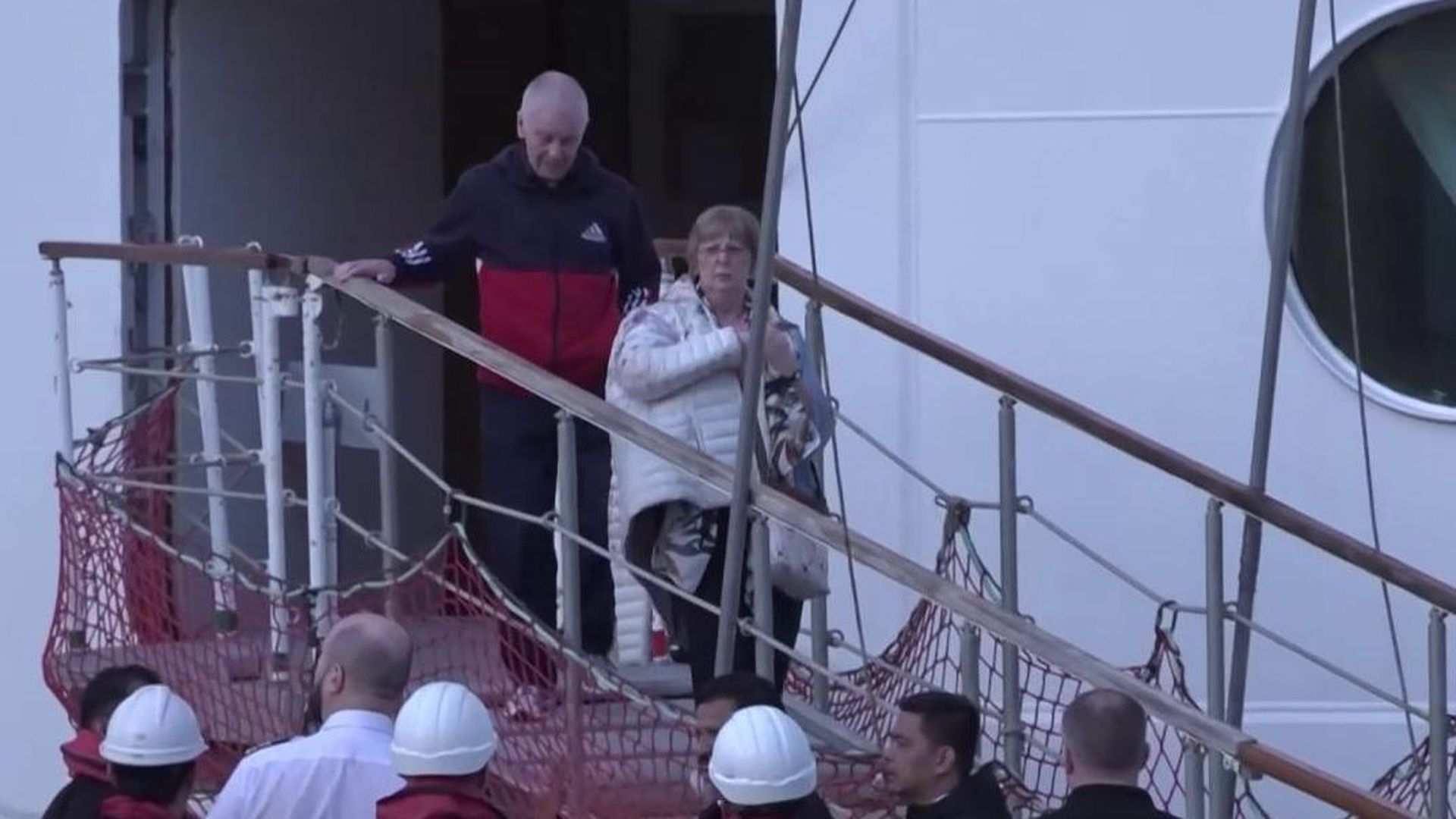 El crucero del norovirus añade temor en Francia aunque los pasajeros no infectados ya lo han abandonado