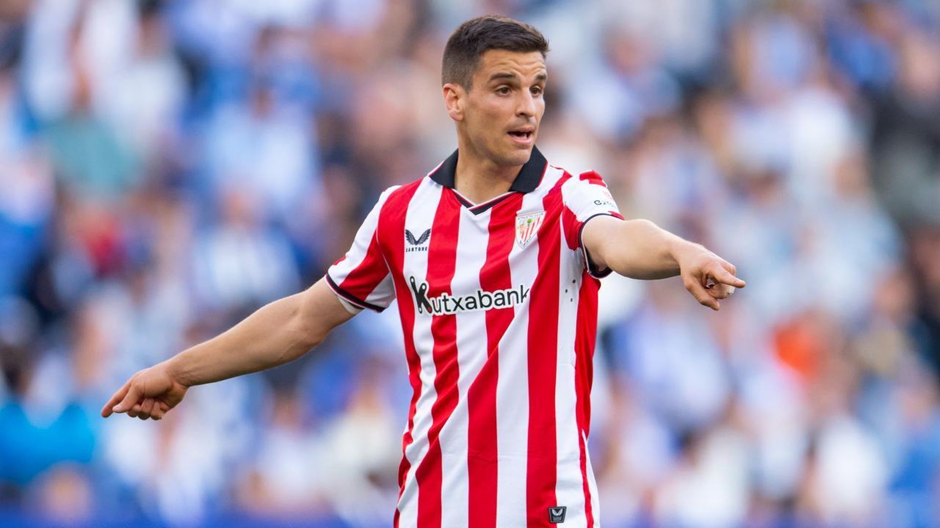 El mando de Iñigo Ruiz de Galarreta en el partido ante el Espanyol en Cornellá