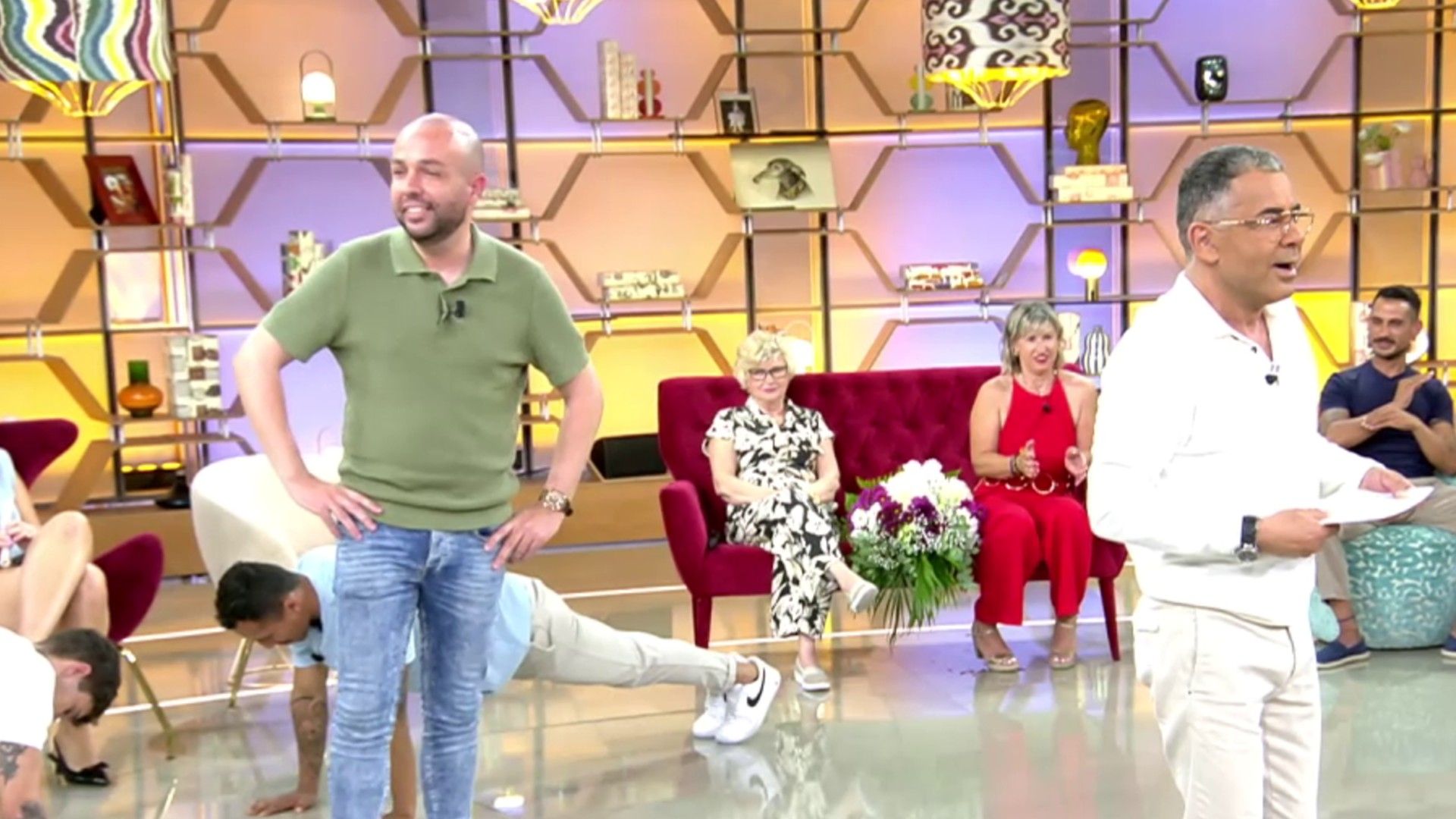 ¡El plató, congelado! La divertida broma de Chacho a su amigo Manuel por "soso": "¿Qué se siente al estar rodeado de estatuas?"