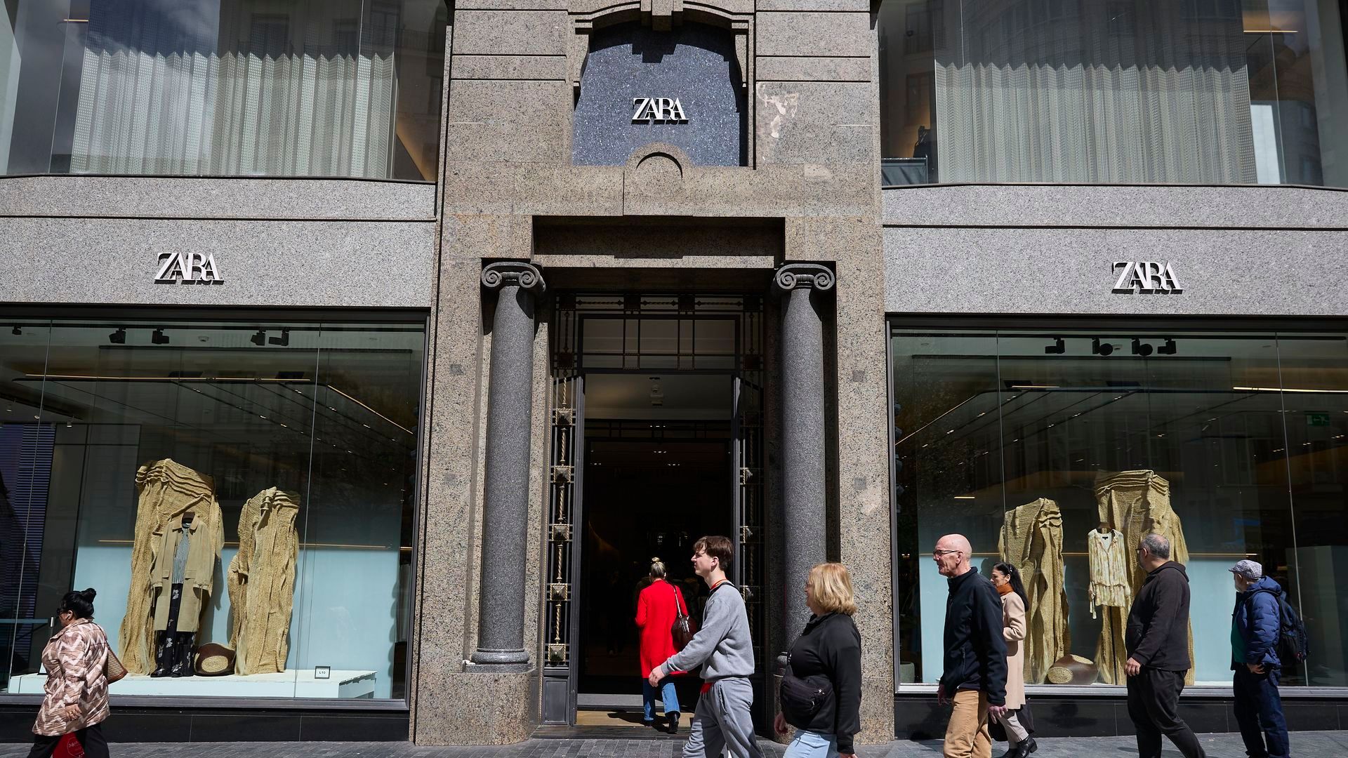 imagen-de-archivo-de-la-fachada-de-una-tienda-de-zara-16-9-aspect-ratio-default-1042511_da39