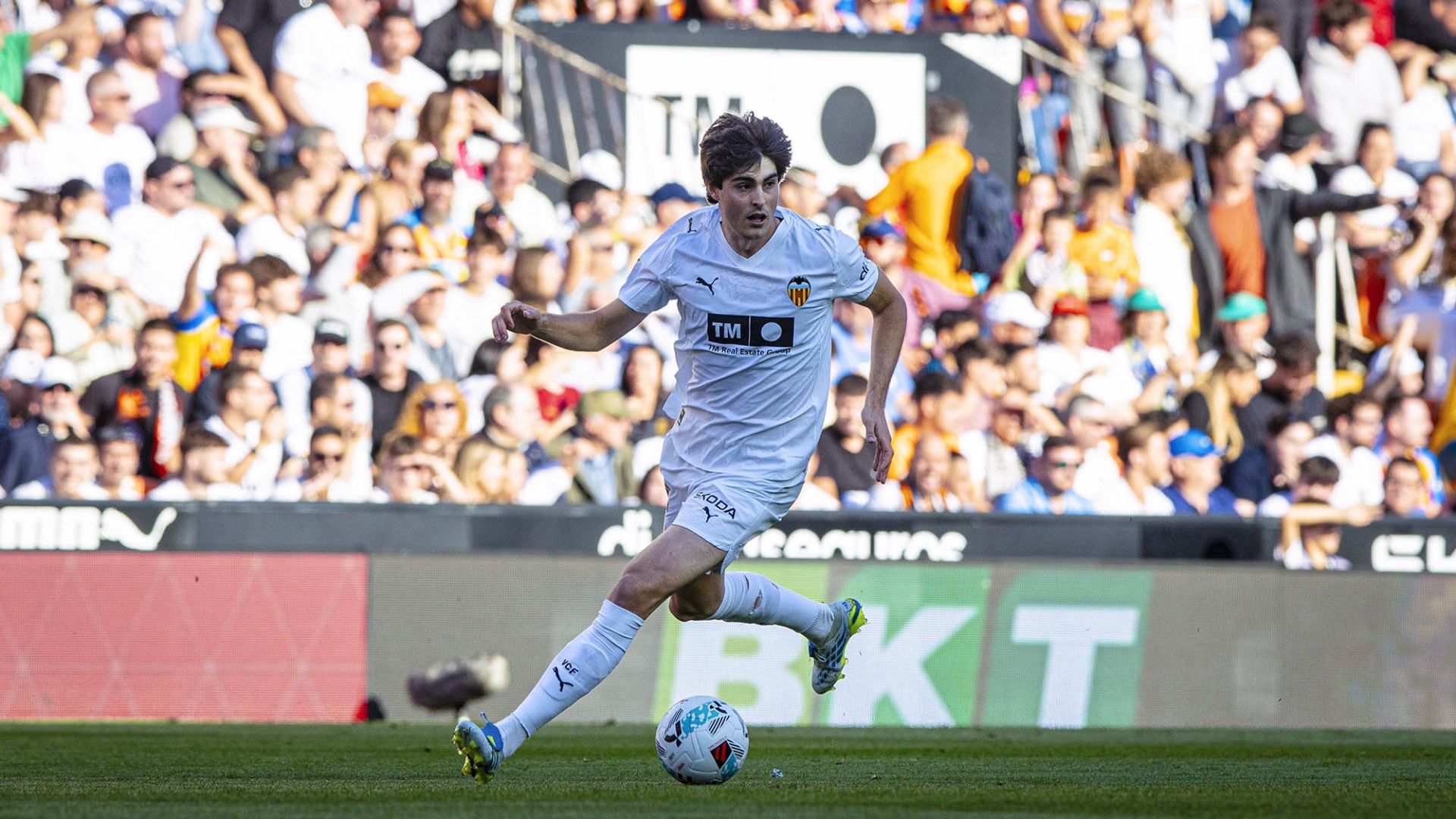 Javi Guerra ante el Rayo Vallecano