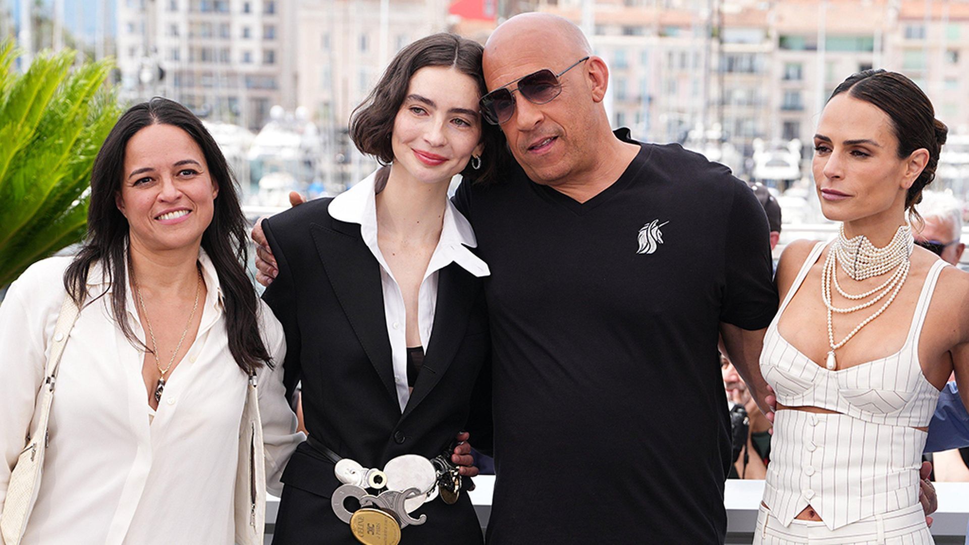 Meadow Walker con el reparto de Fast and Furius Meadow Walker con el reparto de Fast and Furius