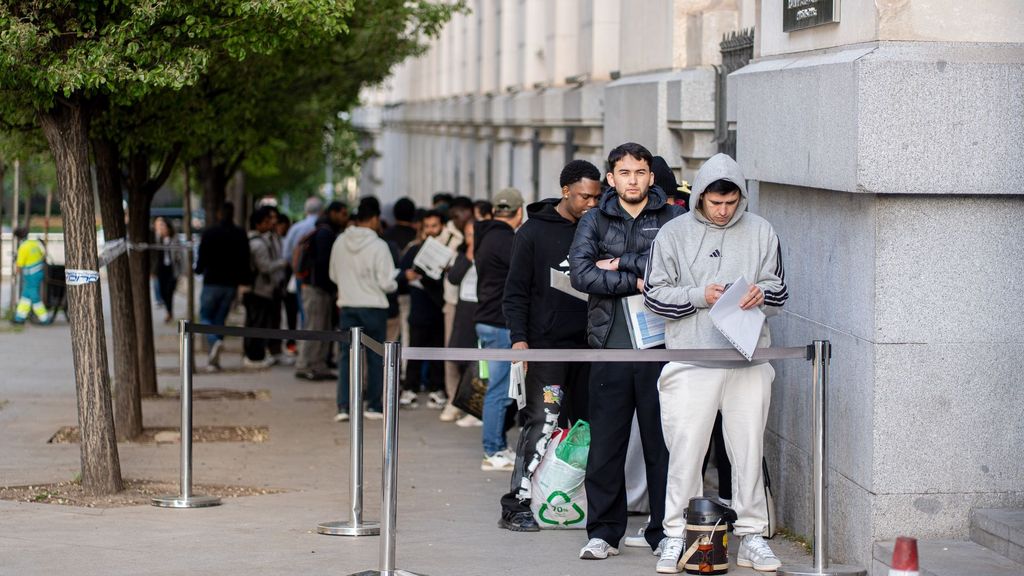 Primer mes del proceso extraordinario de regulación de migrantes en situación irregular con cientos de miles de solicitudes presentadas