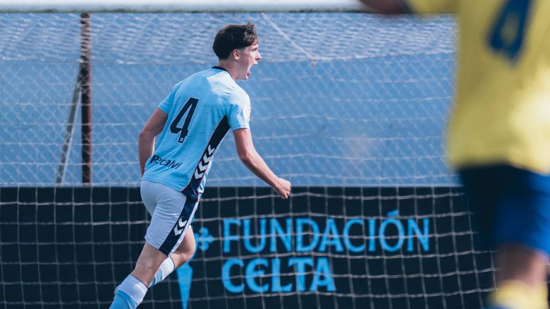 Raúl Chirveches celebra el 1-1 ante la UD Las Palmas.