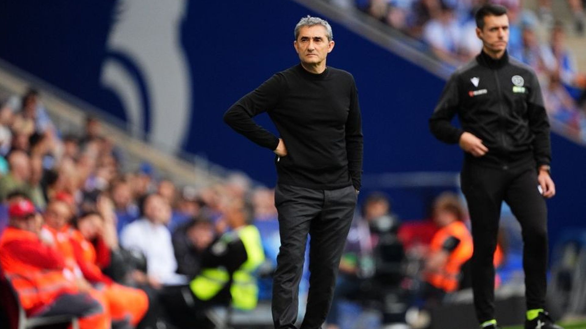 Un serio Ernesto Valverde en la derrota ante el Espanyol en Cornellá