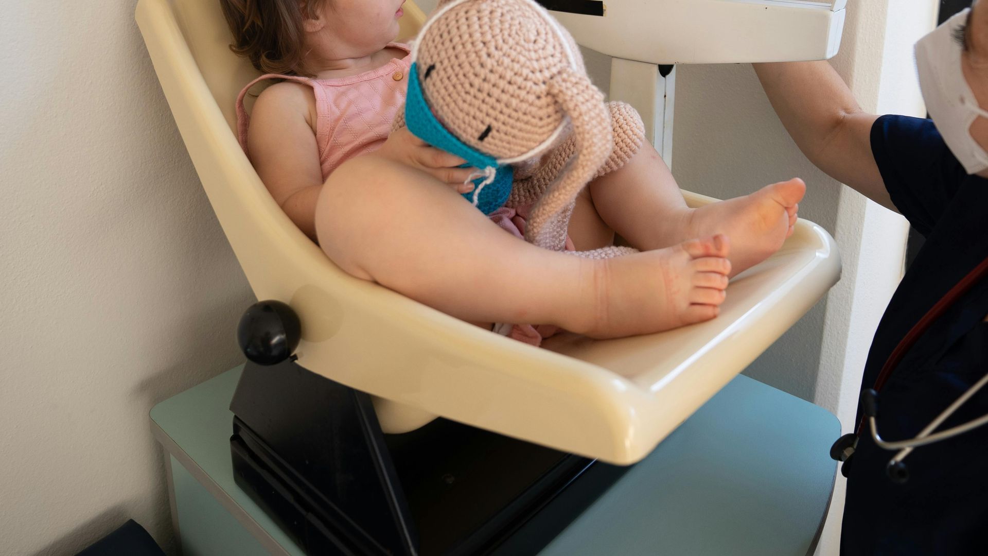 Una niña de 21 meses presentó 2,14 gramos de alcohol en sangre en Francia: los padres denuncian a la guardería Una niña de 21 meses presentó 2,14 gramos de alcohol en sangre en Francia: los padres denuncian a la guardería