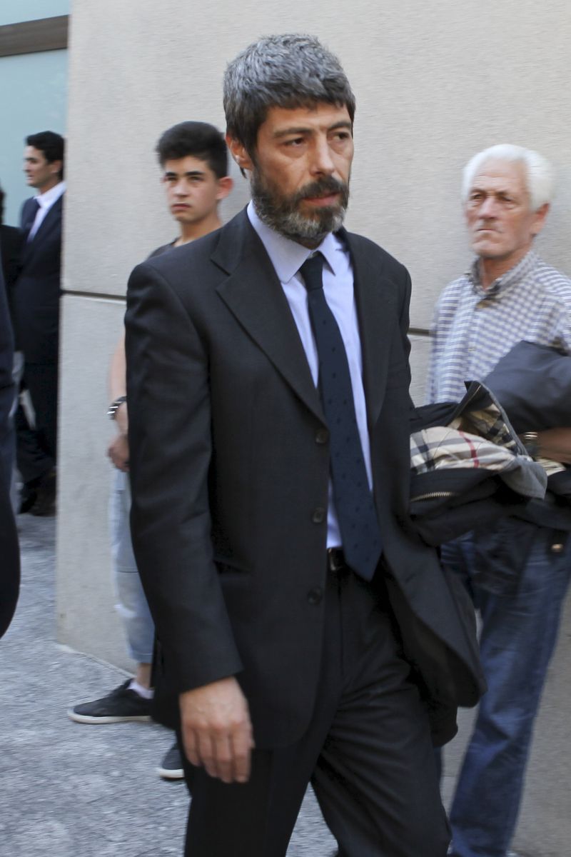 Uno de los hijos varones de Florentino Pérez, en la foto, de camino a la capilla ardiente de su madre, Pitina Sandoval, en 2012