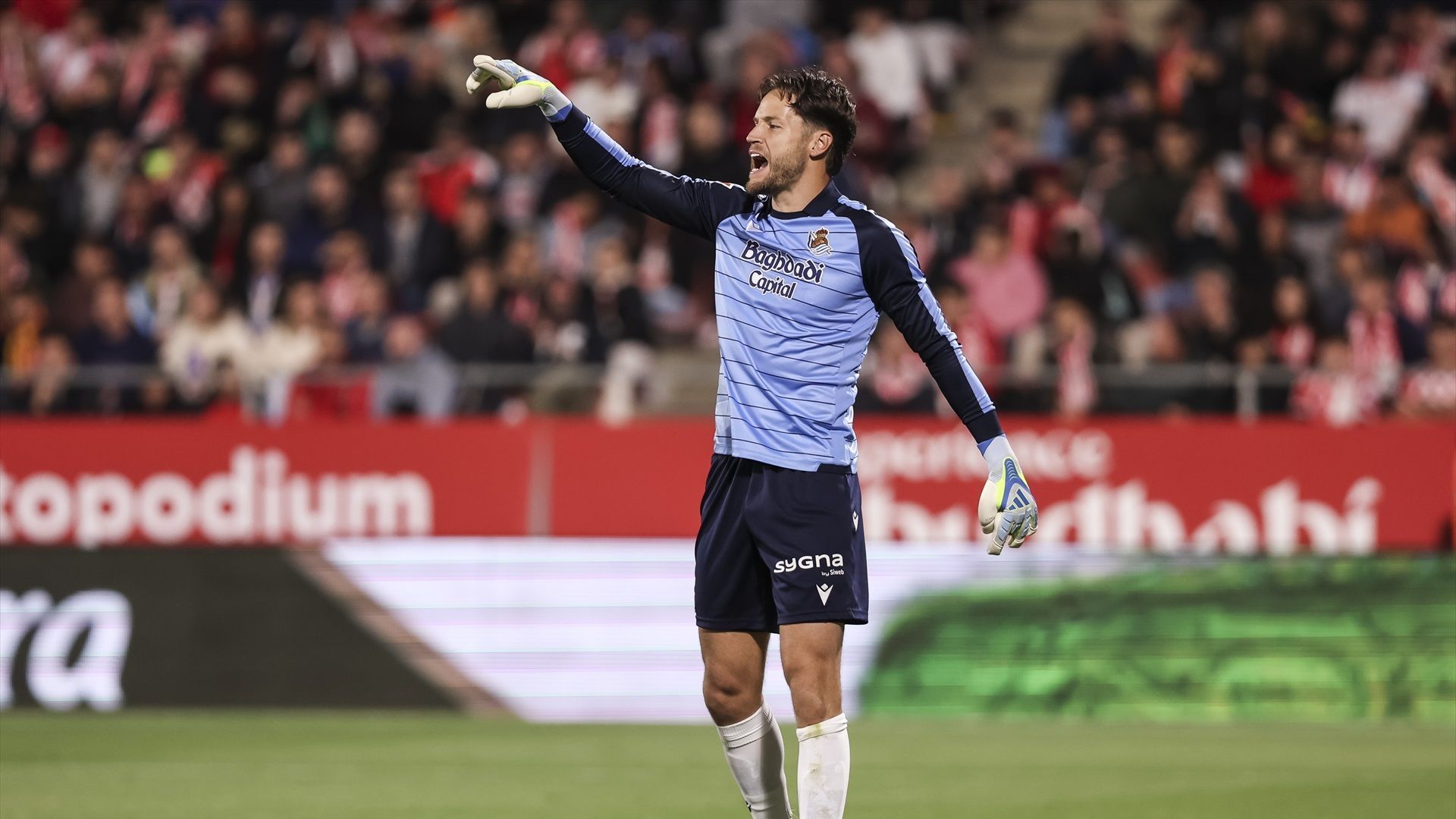 Álex Remiro da instrucciones en el Girona-Real Sociedad