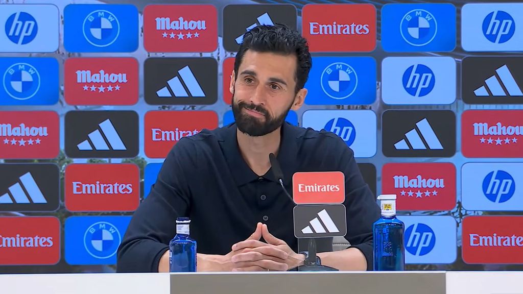 La sonrisa de Álvaro Arbeloa al hablar de Santi Cazorla
