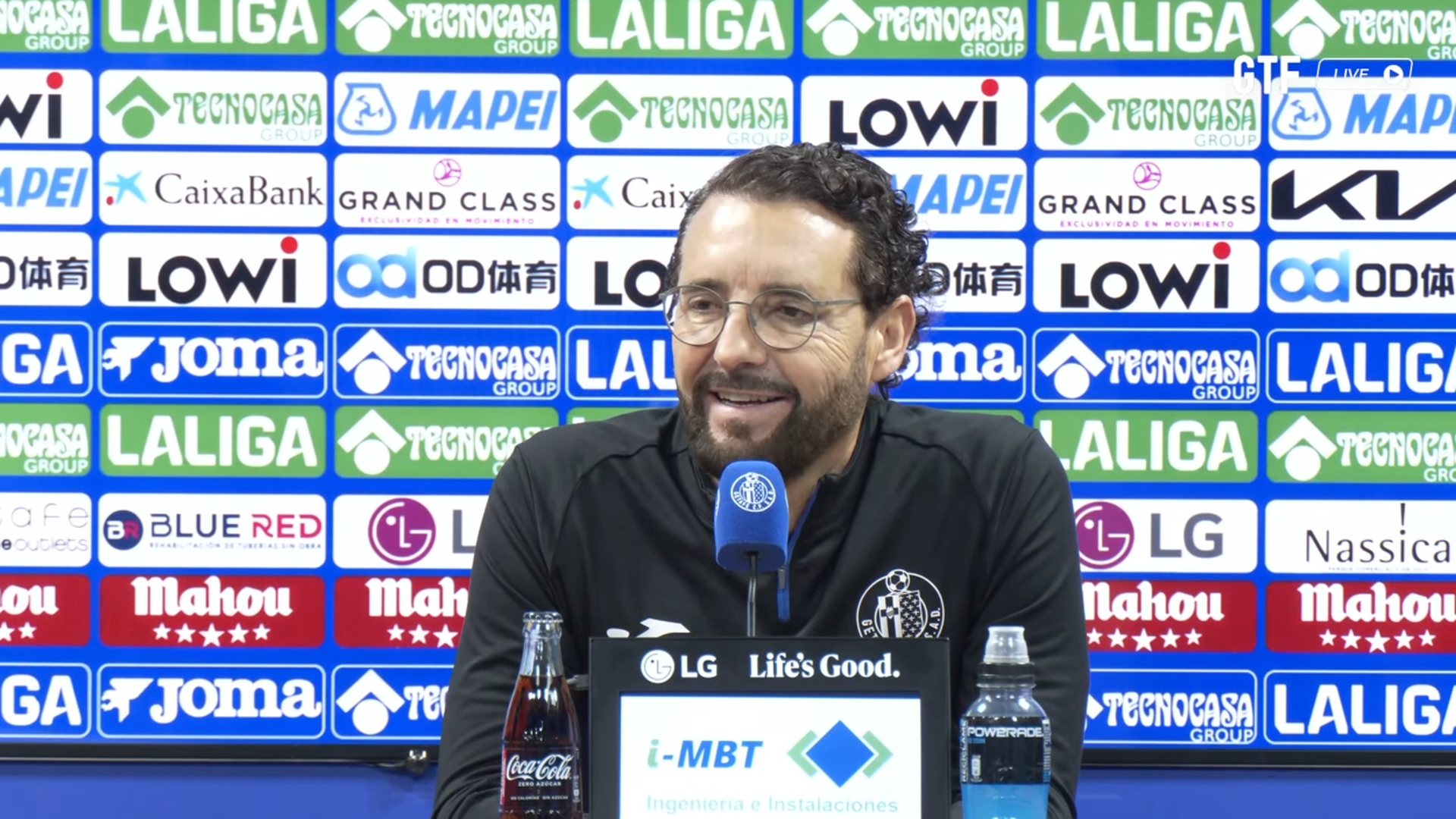 El técnico azulón en sala de prensa El técnico azulón en sala de prensa