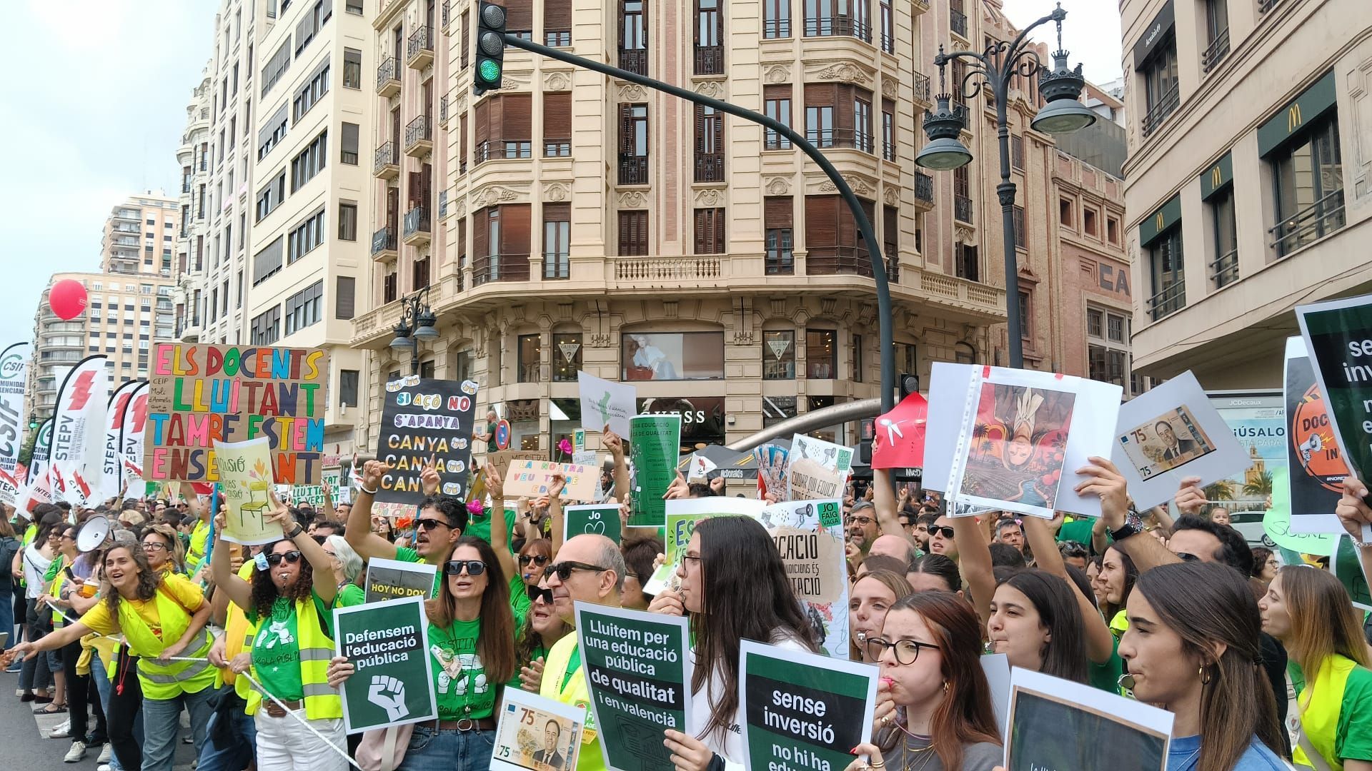 Los profesores han colapsado el centro de la ciudad Los profesores han colapsado el centro de la ciudad