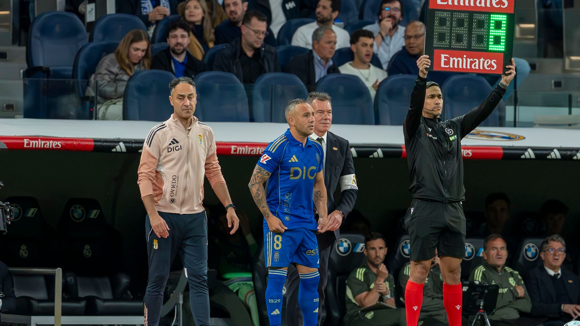 Santi Cazorla entra desde el banquillo en el Real Madrid - Oviedo Santi Cazorla entra desde el banquillo en el Real Madrid - Oviedo