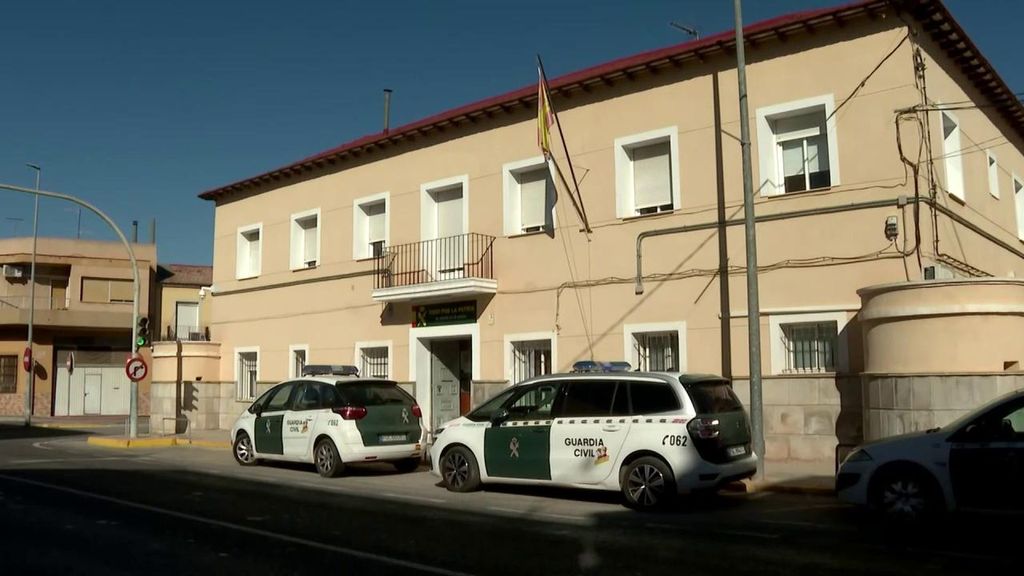 Investigan como violencia de género el hallazgo de un guardia civil, su mujer y su hijo en Dolores, Alicante