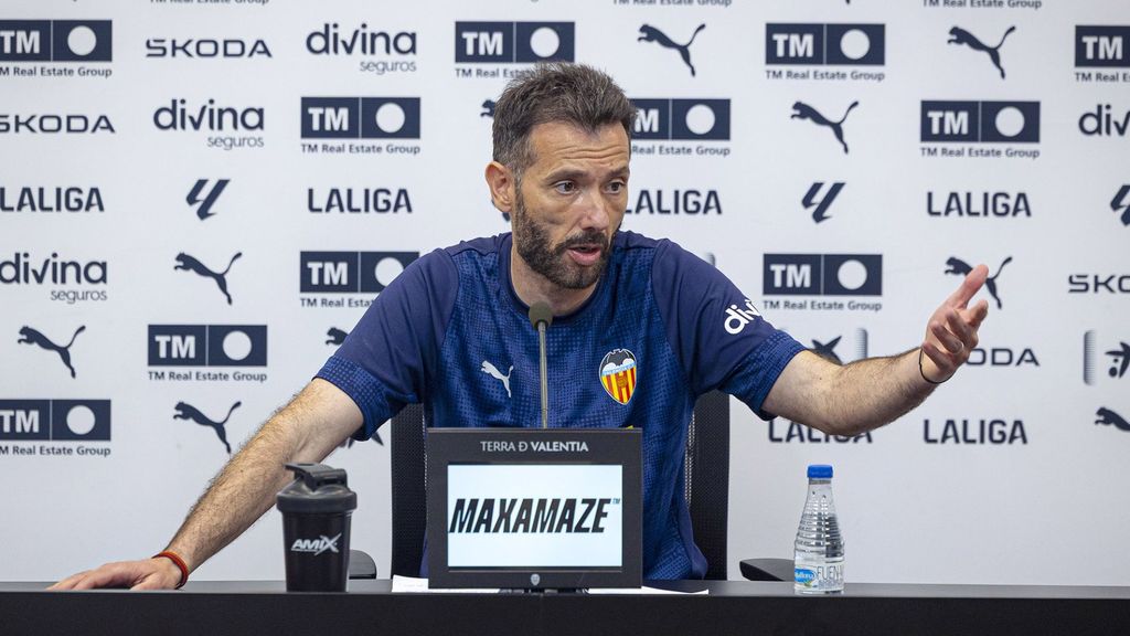 Carlos Corberán confirma las bajas para el Real Sociedad-Valencia