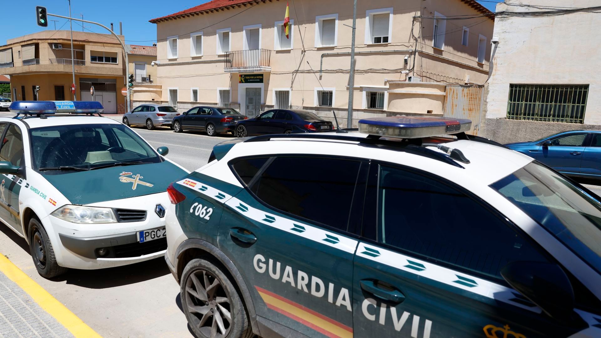 El guardia civil de Alicante habría matado a su mujer y a su hijo y después se habría suicidado: no tenía denuncias previas El guardia civil de Alicante habría matado a su mujer y a su hijo y después se habría suicidado: no tenía denuncias previas