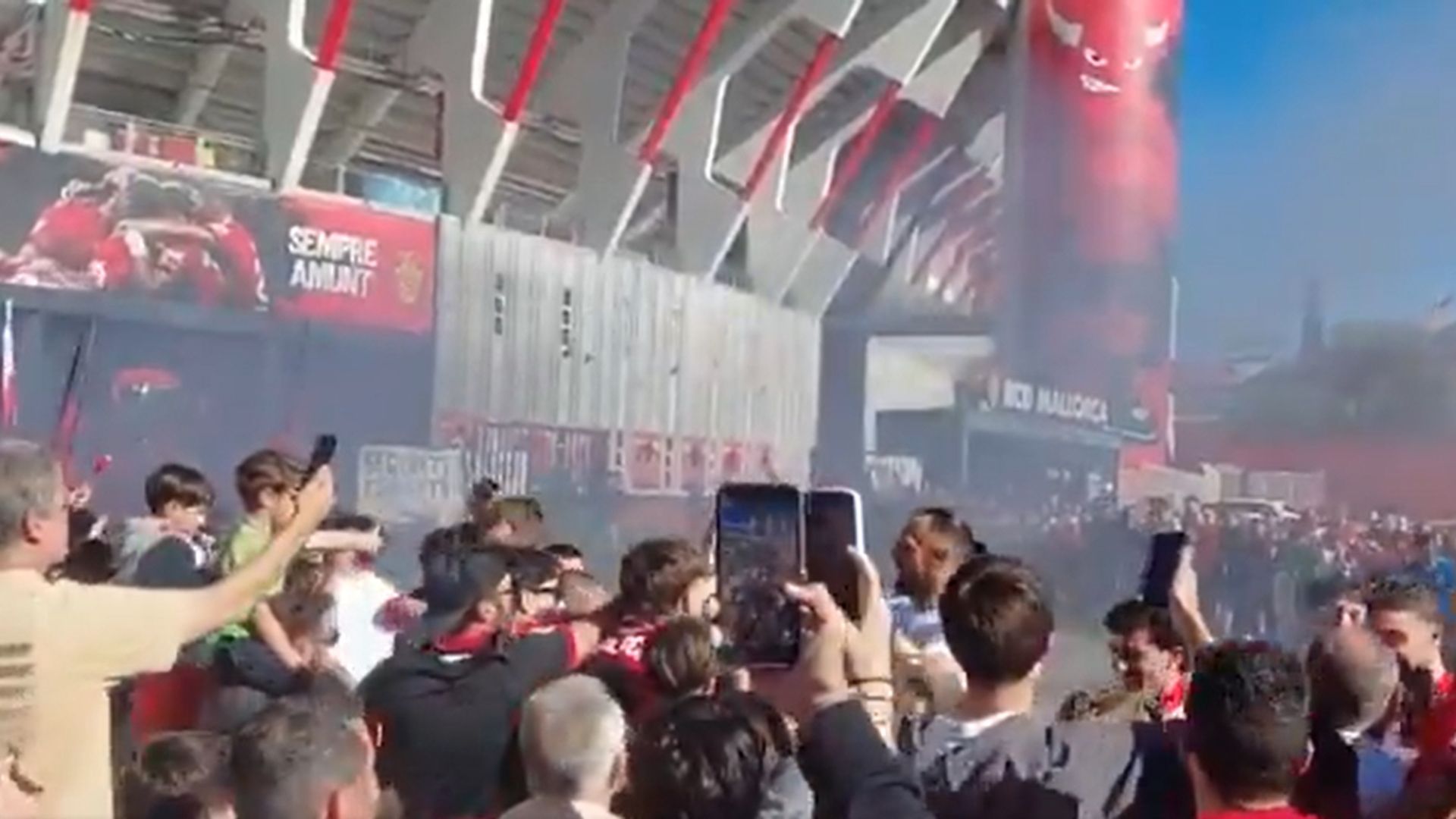 La afición del Mallorca, en Son Moix La afición del Mallorca, en Son Moix