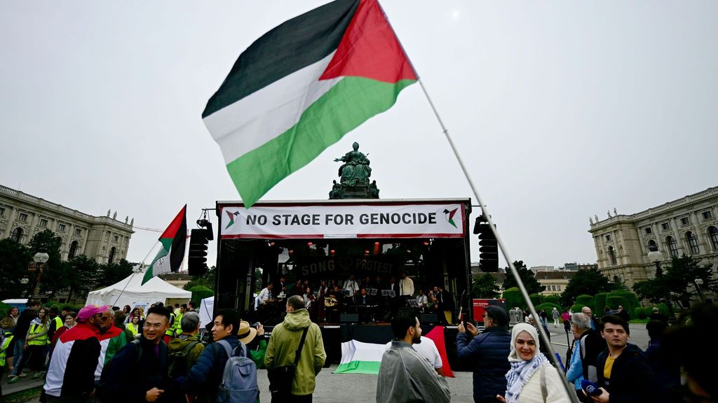 Miles de manifestantes protestan en Viena por la presencia de Israel en Eurovisión