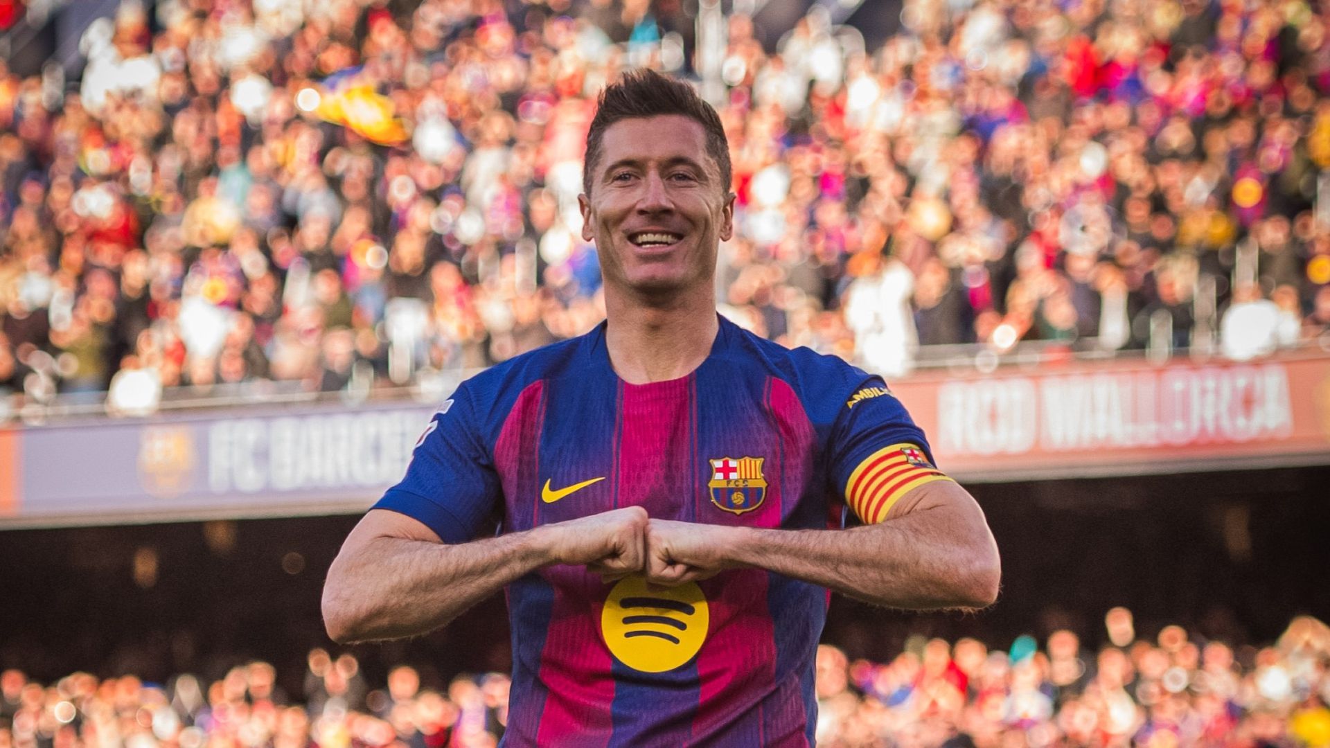 Robert Lewandowski celebrando un gol con el Barça Robert Lewandowski celebrando un gol con el Barça