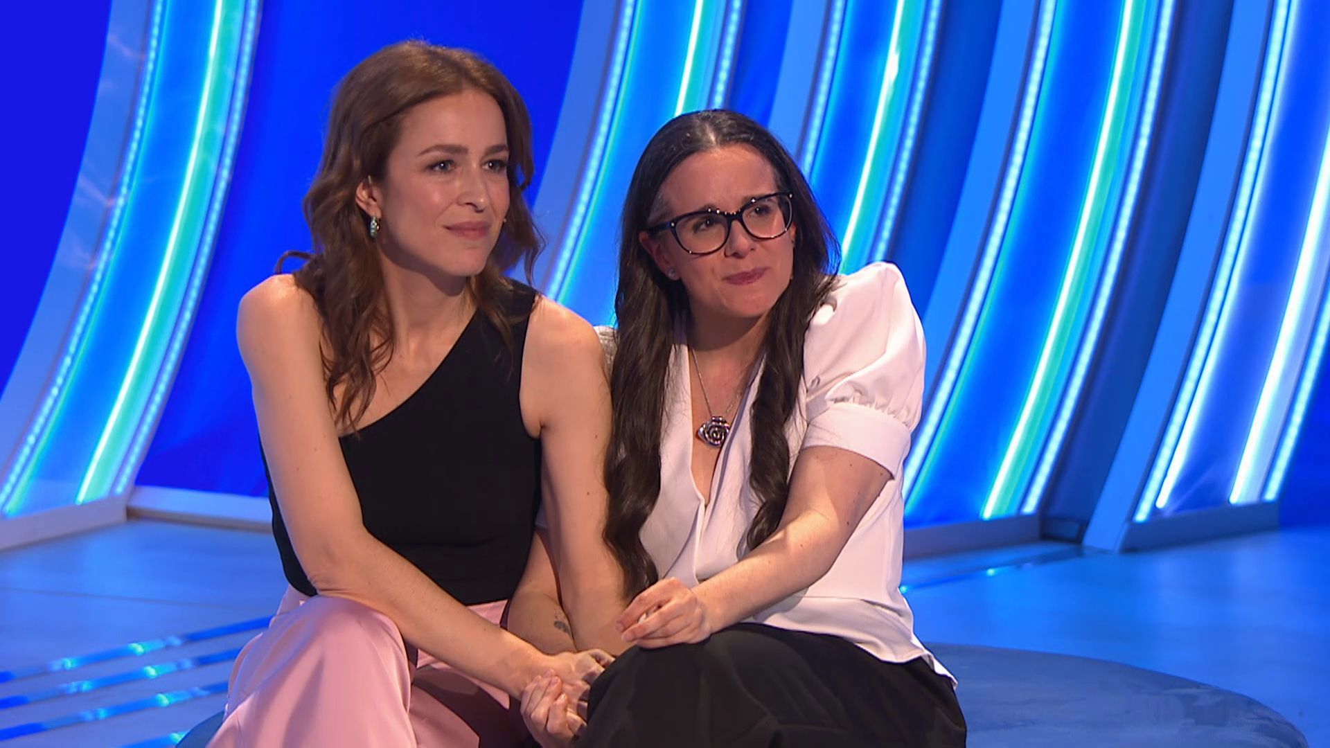 Clara llora al conocer a Silvia Abascal: “Su libro me ayudó a aceptar lo que me pasó”