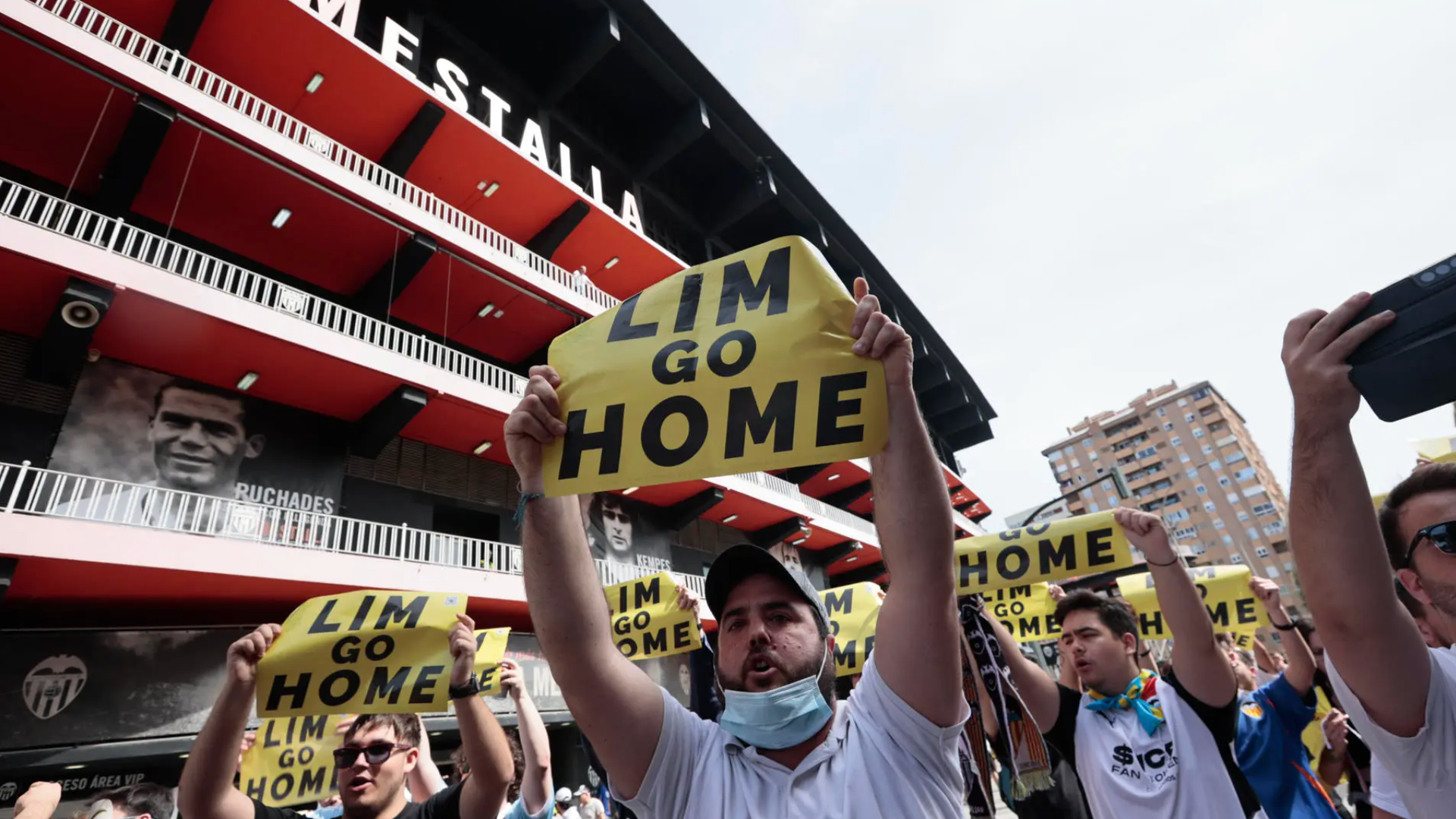 Carteles Lim Go Home