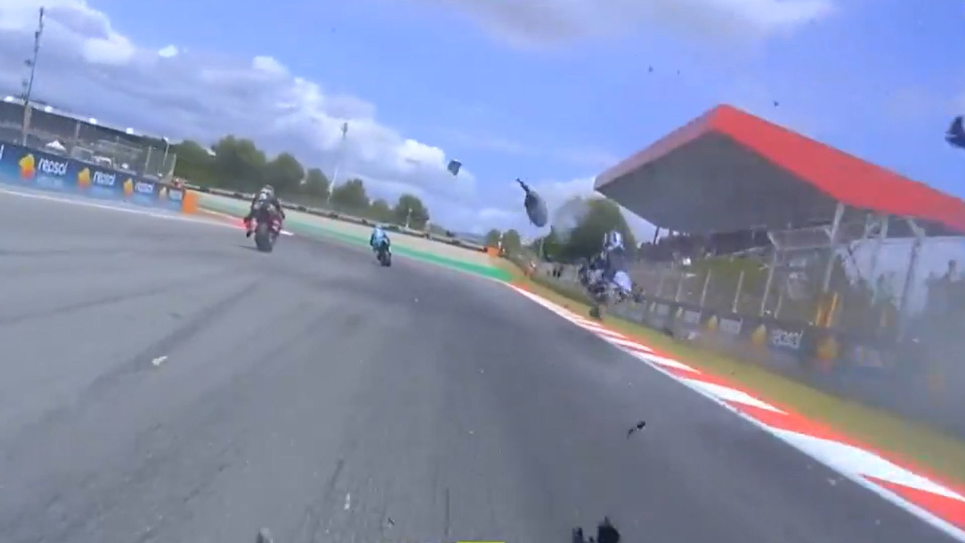 El accidente de Álex Márquez, desde la moto de Di Giannantonio