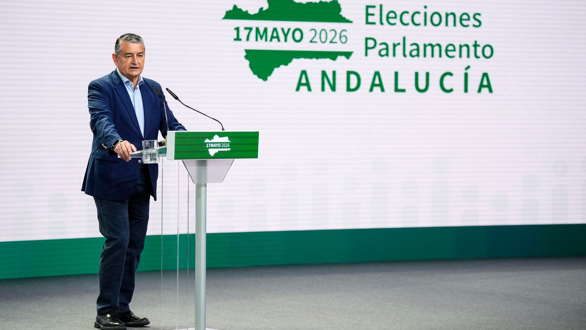 El consejero de Sanidad, Presidencia y Emergencias de la Junta de Andalucía, Antonio Sanz, durante visita el Centro de Difusión de Datos