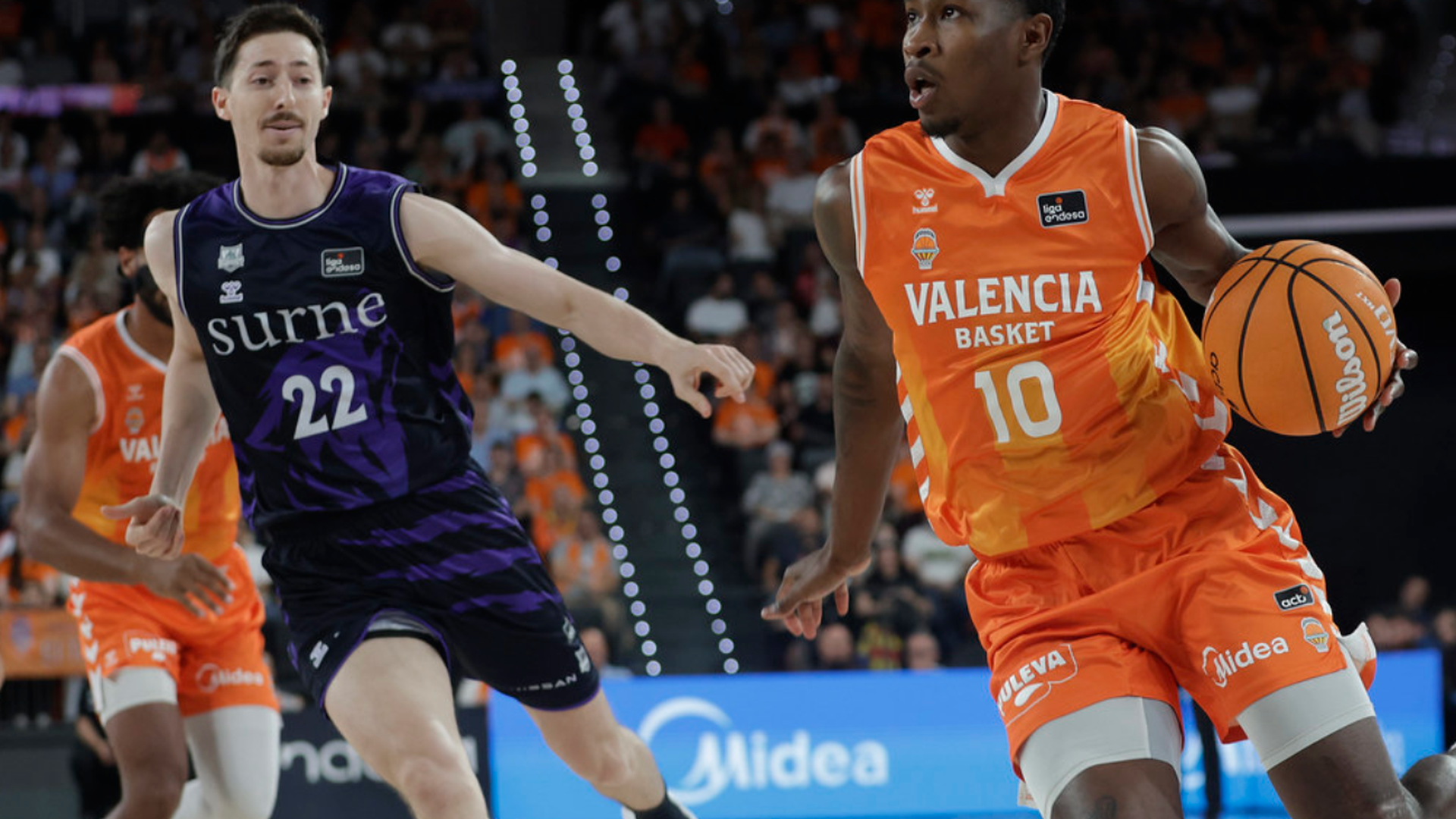 El Valencia Basket resiste la exhibición de Jaworski y se reencuentra con el triunfo
