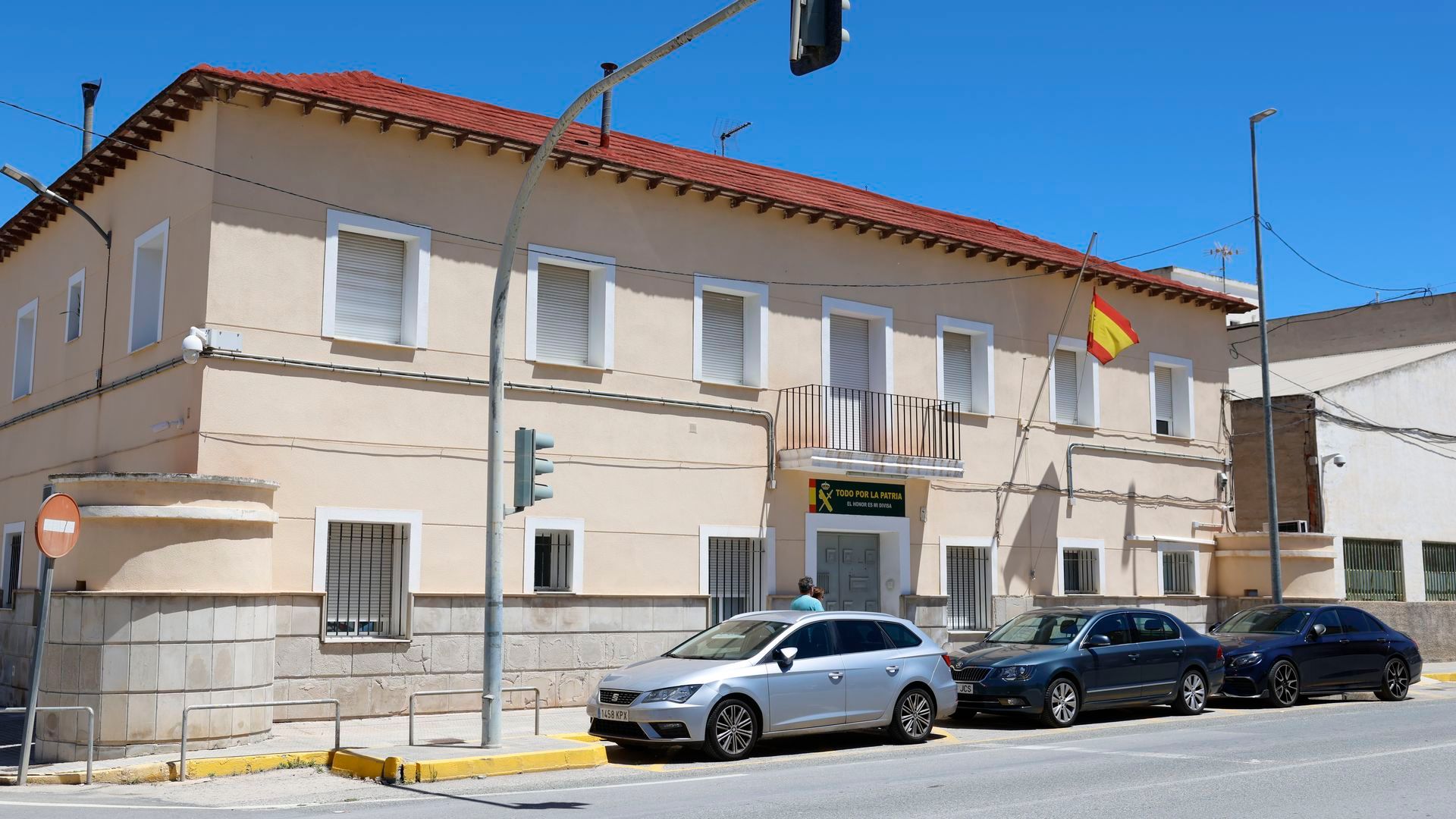 La principal hipótesis del crimen de Dolores, la violencia machista: el guardia habría matado a su mujer y a su hijo antes de suicidarse