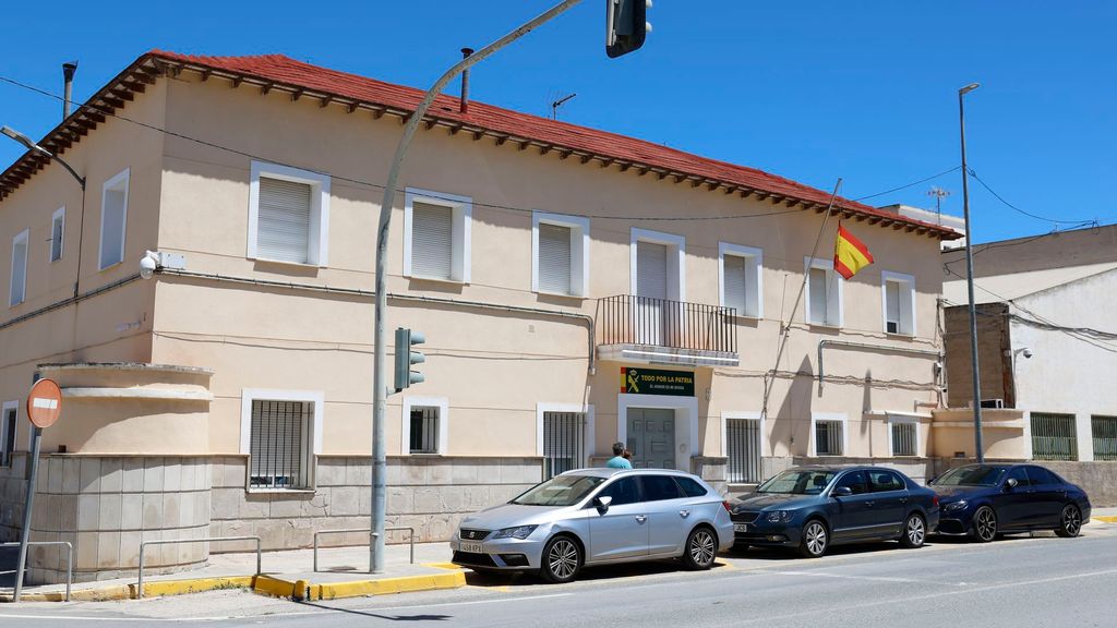 La principal hipótesis del crimen de Dolores, la violencia machista: el guardia habría matado a su mujer y a su hijo antes de suicidarse
