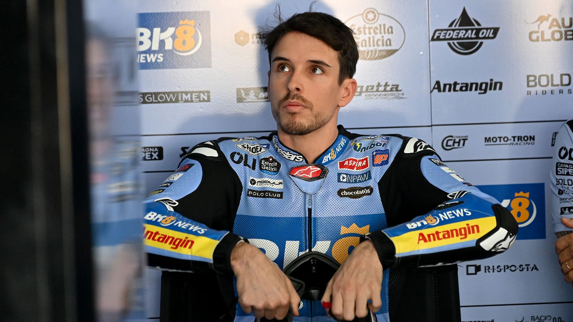 Última hora sobre el estado de salud de Álex Márquez: sufre una fractura de una vértebra y la clavícula y tiene que operarse