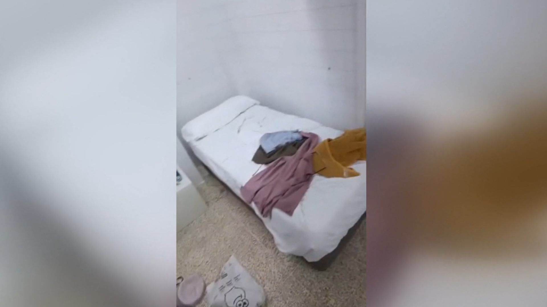 Acepta un trabajo con casa en un hotel de Mallorca y acaba en un cuarto de baño convertido en habitación