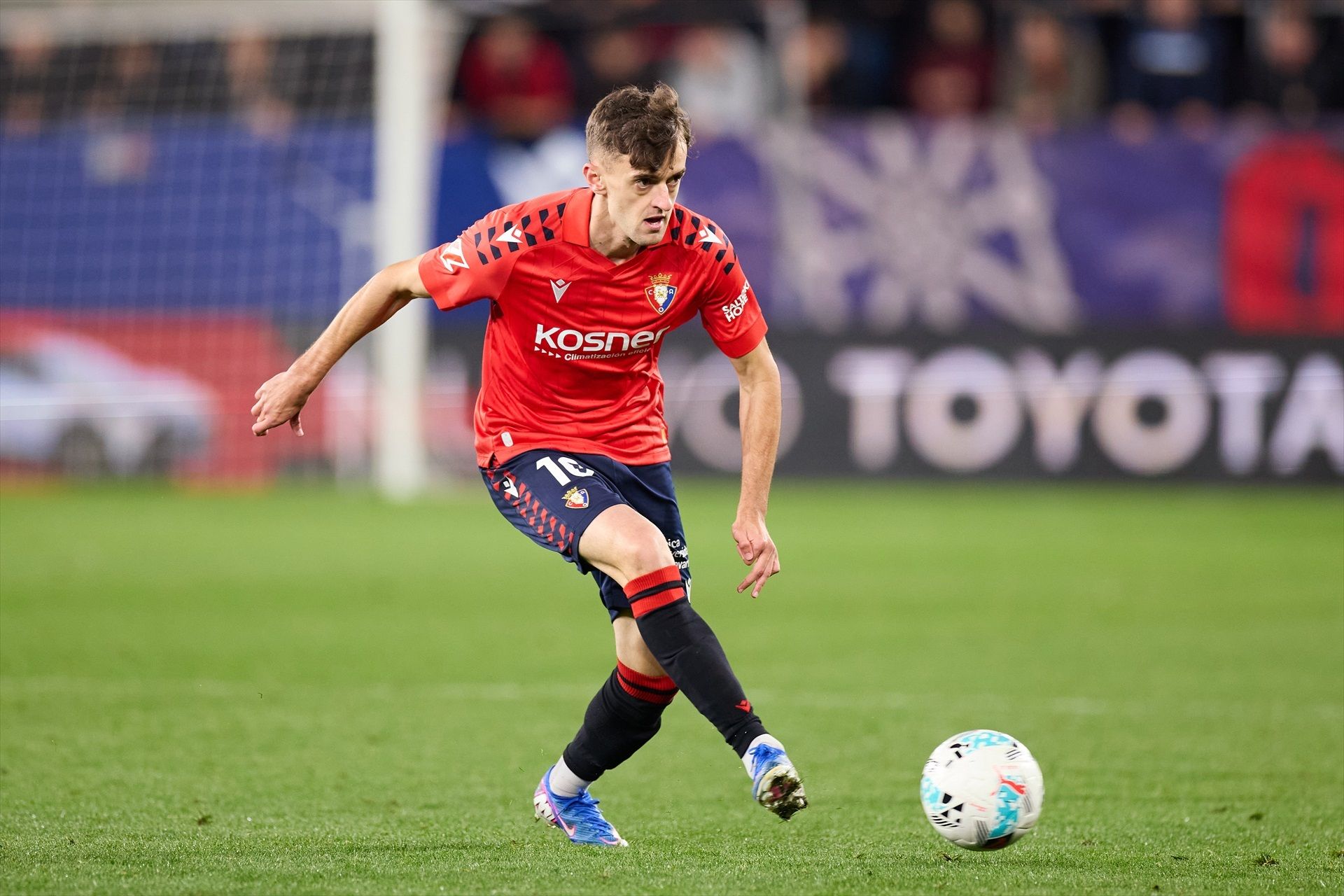 Aimar Oroz durante un partido de Osasuna esta temporada