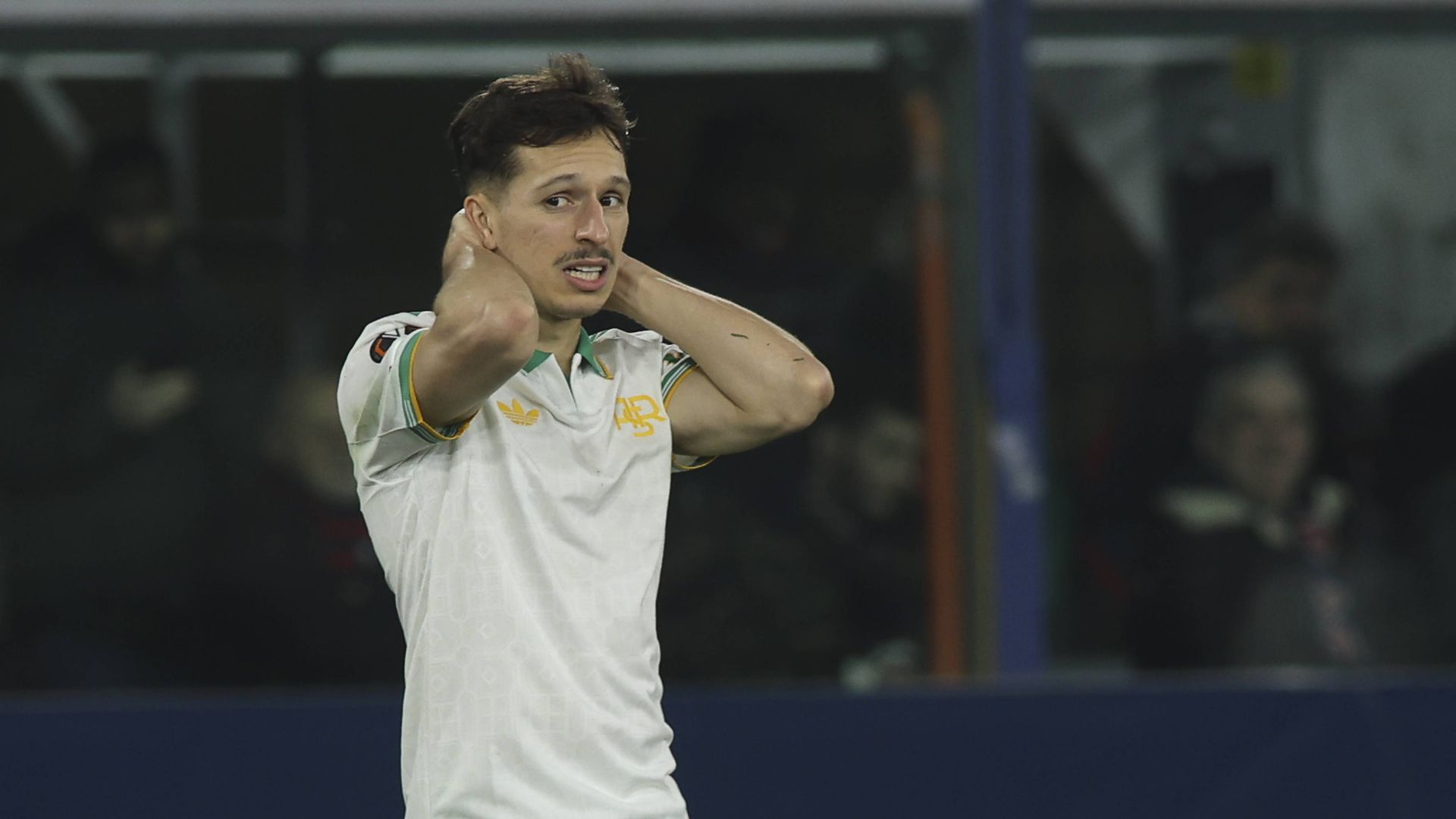 Bryan Zaragoza en un partido de la Roma