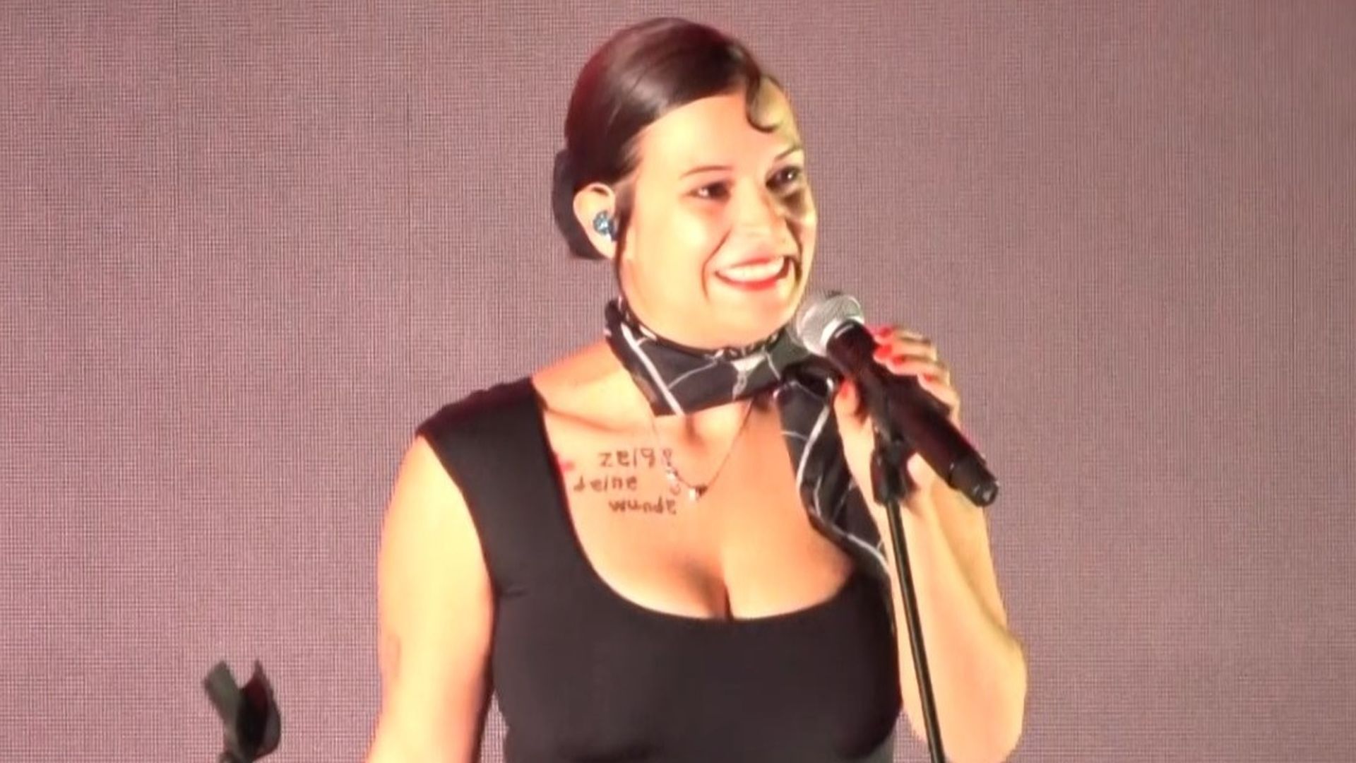 Dora Postigo, en una imagen de su concierto en el Matadero