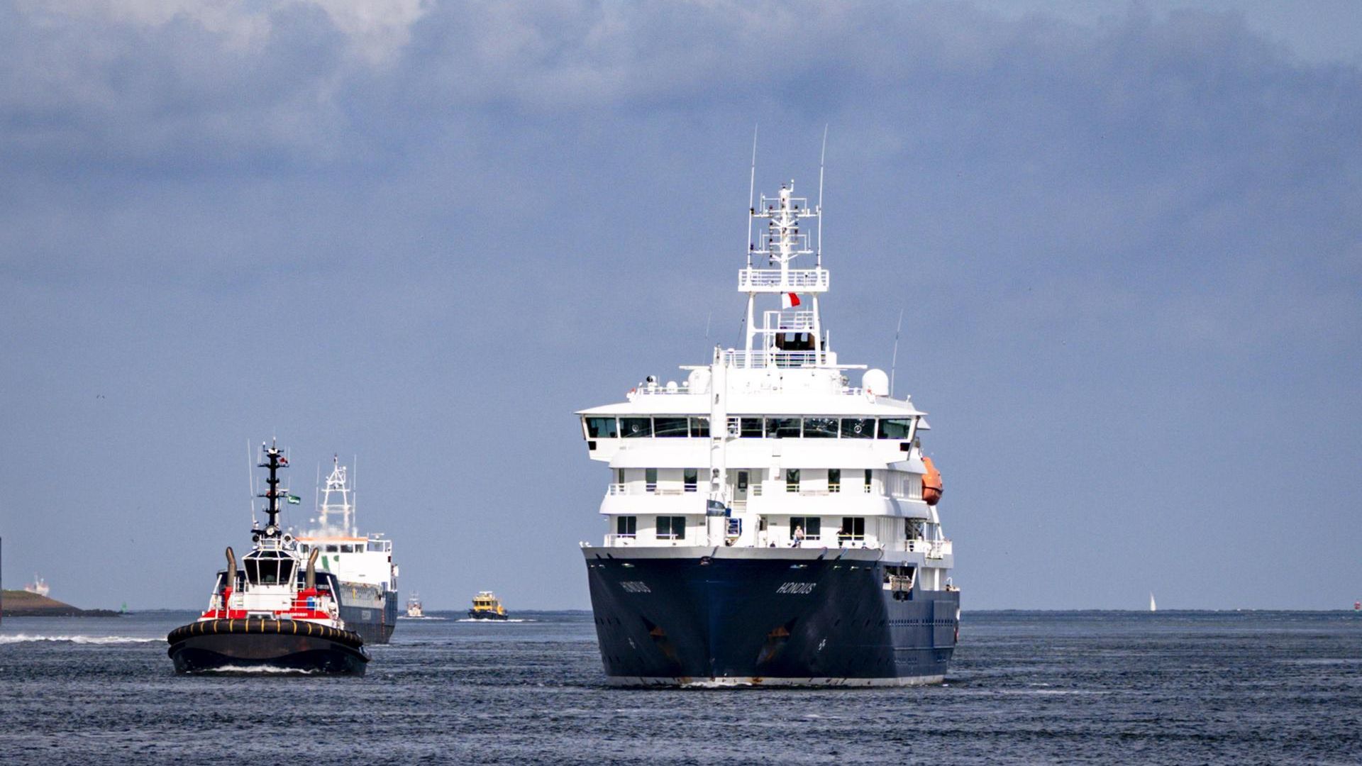 El MV Hondius, el crucero afectado por hantavirus, llega al puerto de Róterdam: desembarcarán los tripulantes y desinfectarán el barco El MV Hondius, el crucero afectado por hantavirus, llega al puerto de Róterdam: desembarcarán los tripulantes y desinfectarán el barco