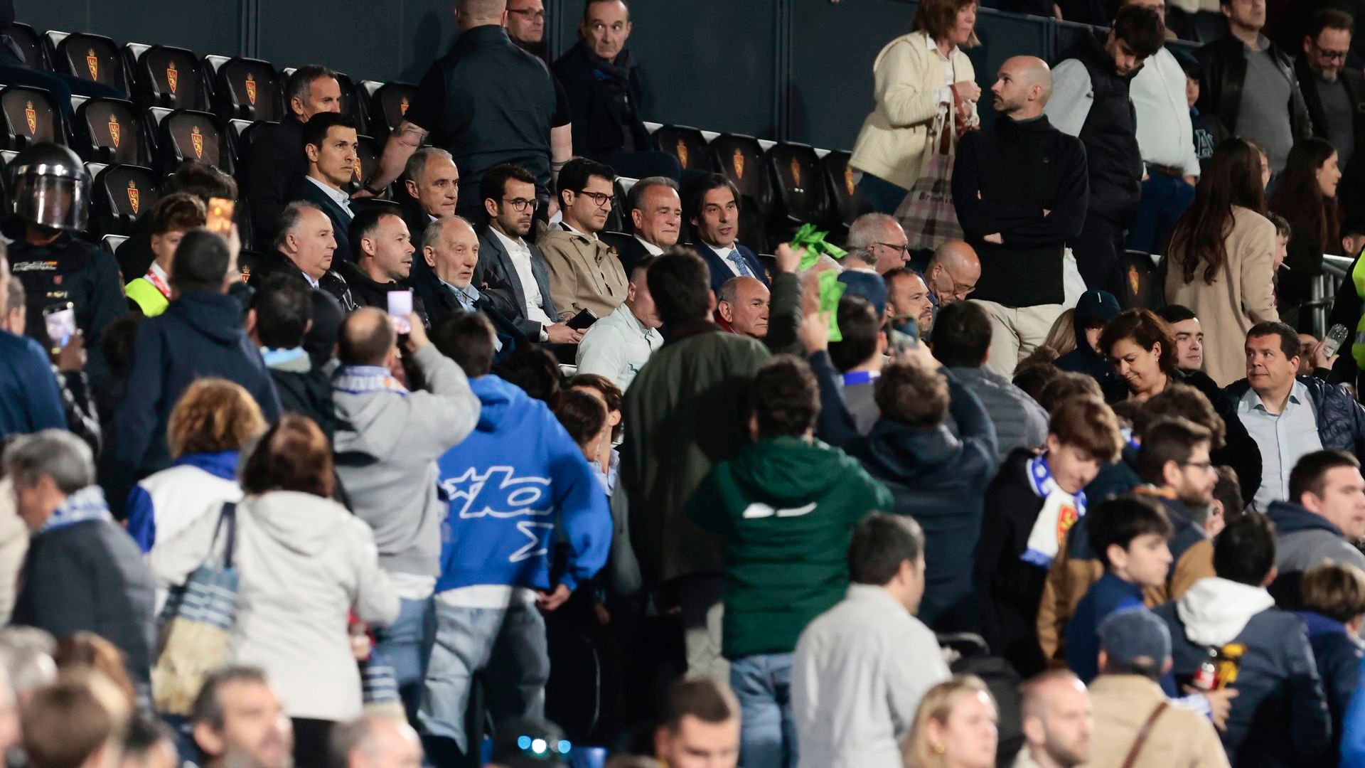 La afición se vuelve contra el palco en el Ibercaja Estadio.