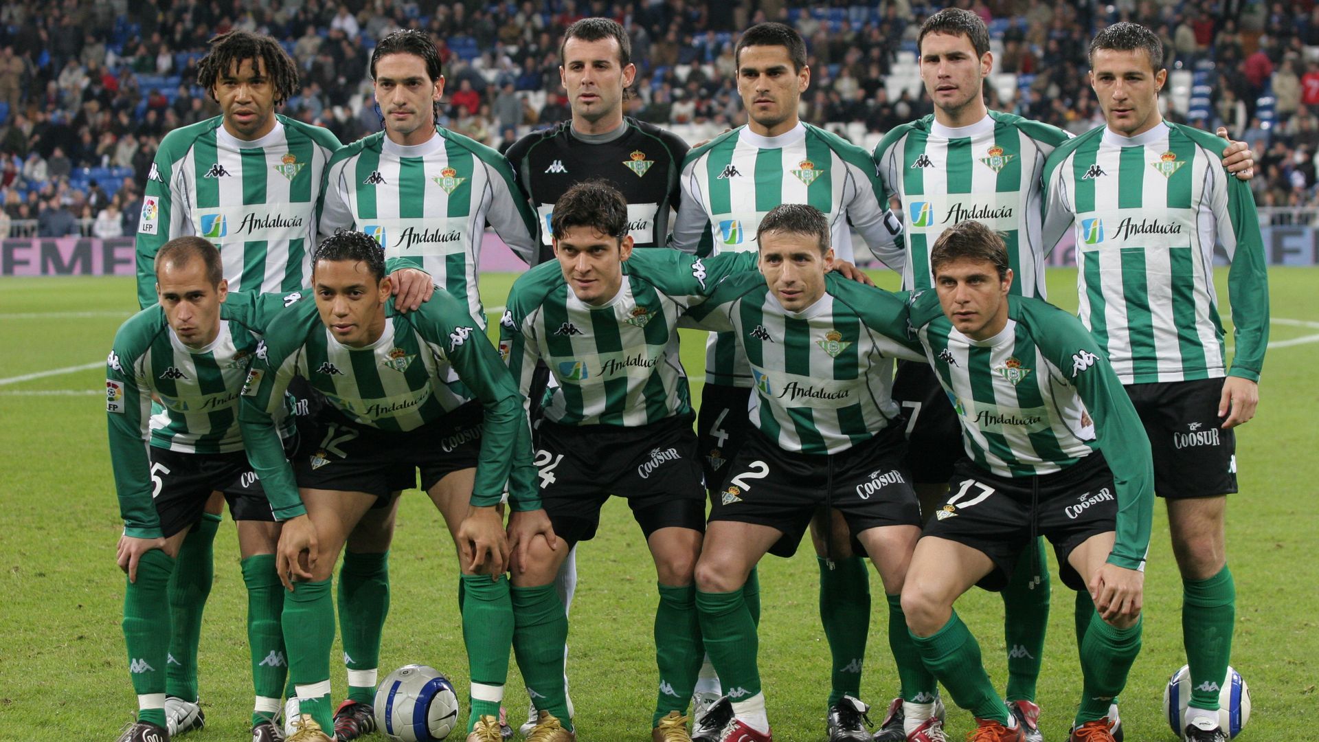 La plantilla del Real Betis antes de un partido en la temporada 2004-2005