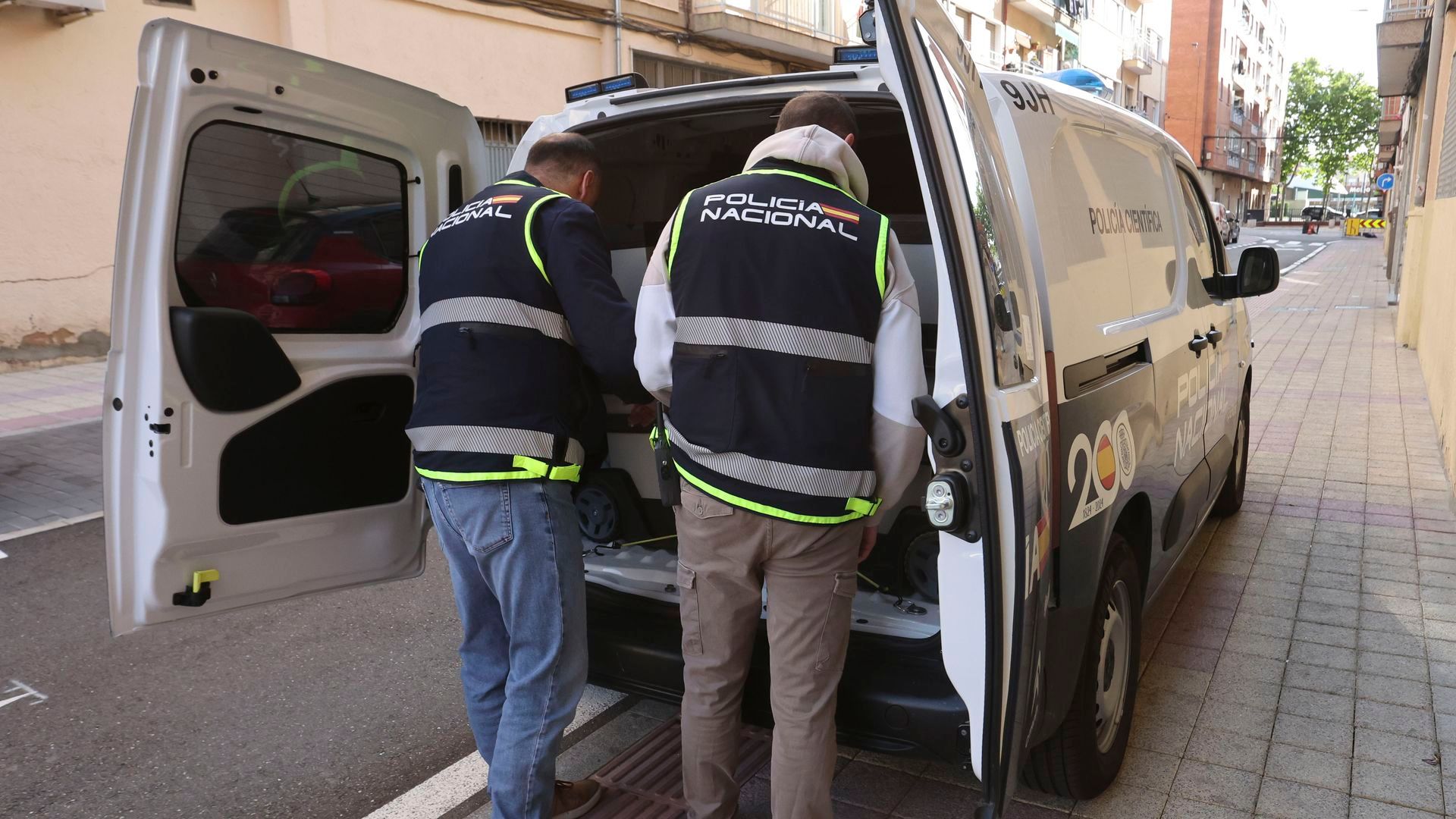 La Policía Nacional detiene a una mujer por acuchillar a un hombre de 40 años La Policía Nacional detiene a una mujer por acuchillar a un hombre de 40 años