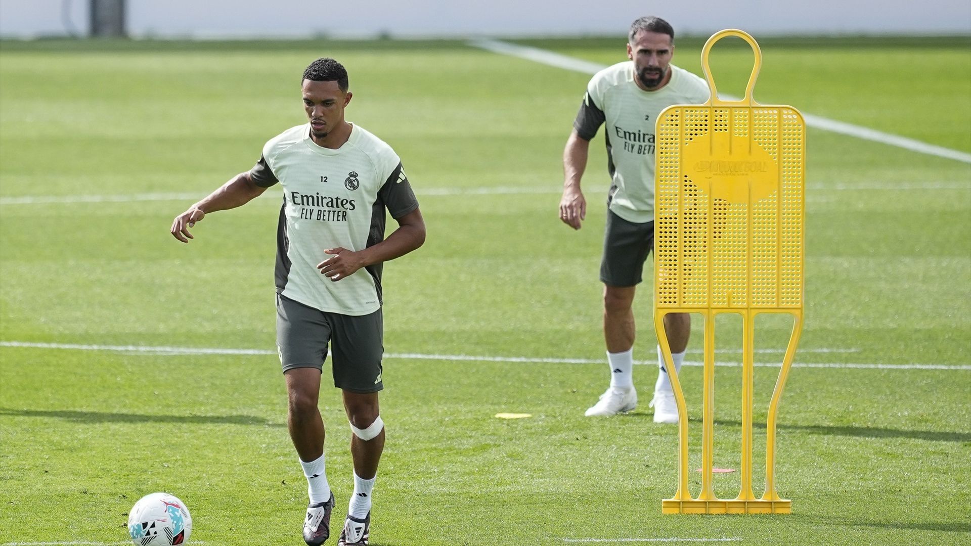 Trent Alexajder Arnold y Dani Carvajal entrenan en Valdebebas Trent Alexajder Arnold y Dani Carvajal entrenan en Valdebebas