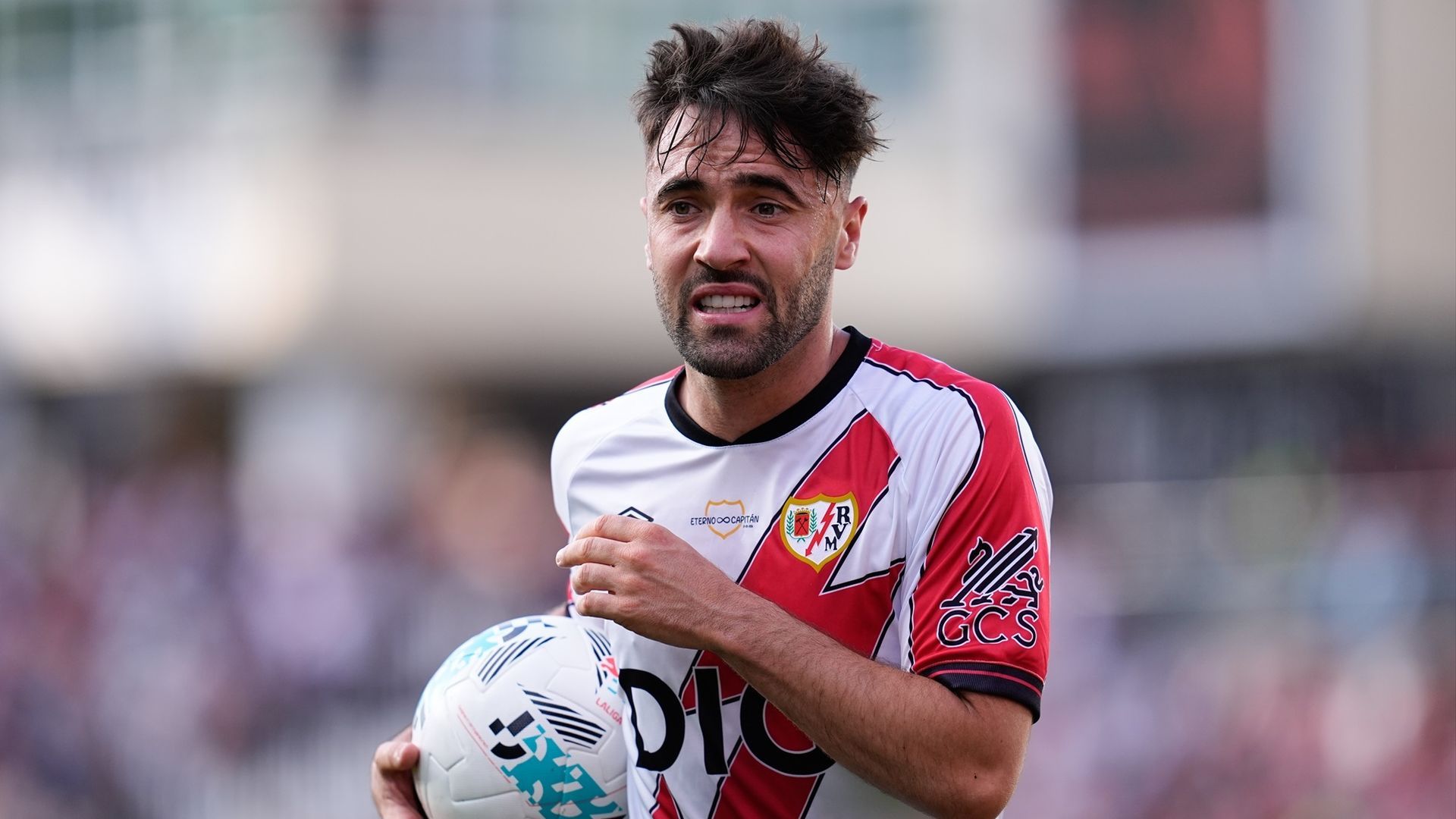 Unai López durante un partido del Rayo Vallecano esta temporada