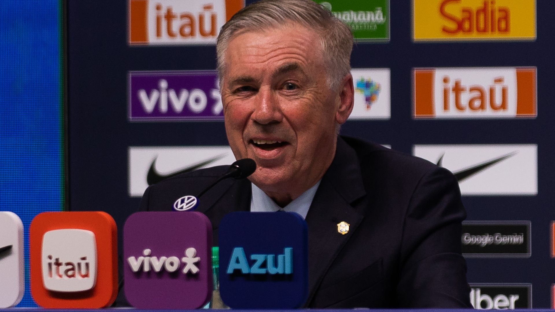 Ancelotti dando la lista al Mundial 2026